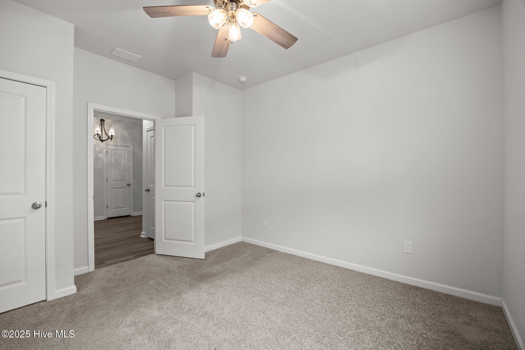 100546434 | Photo 28