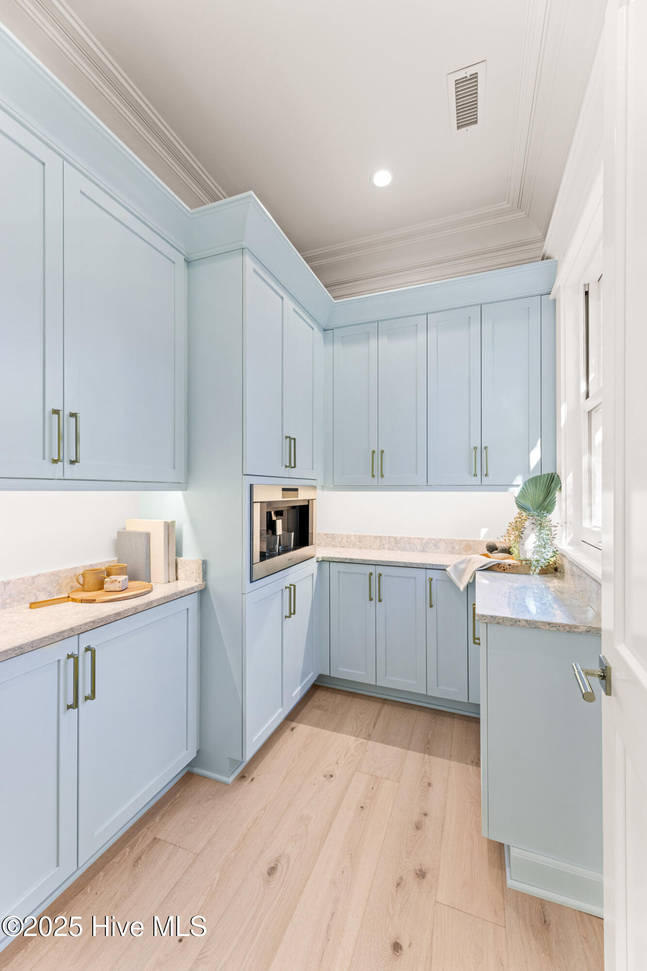 100401243 | Photo 31