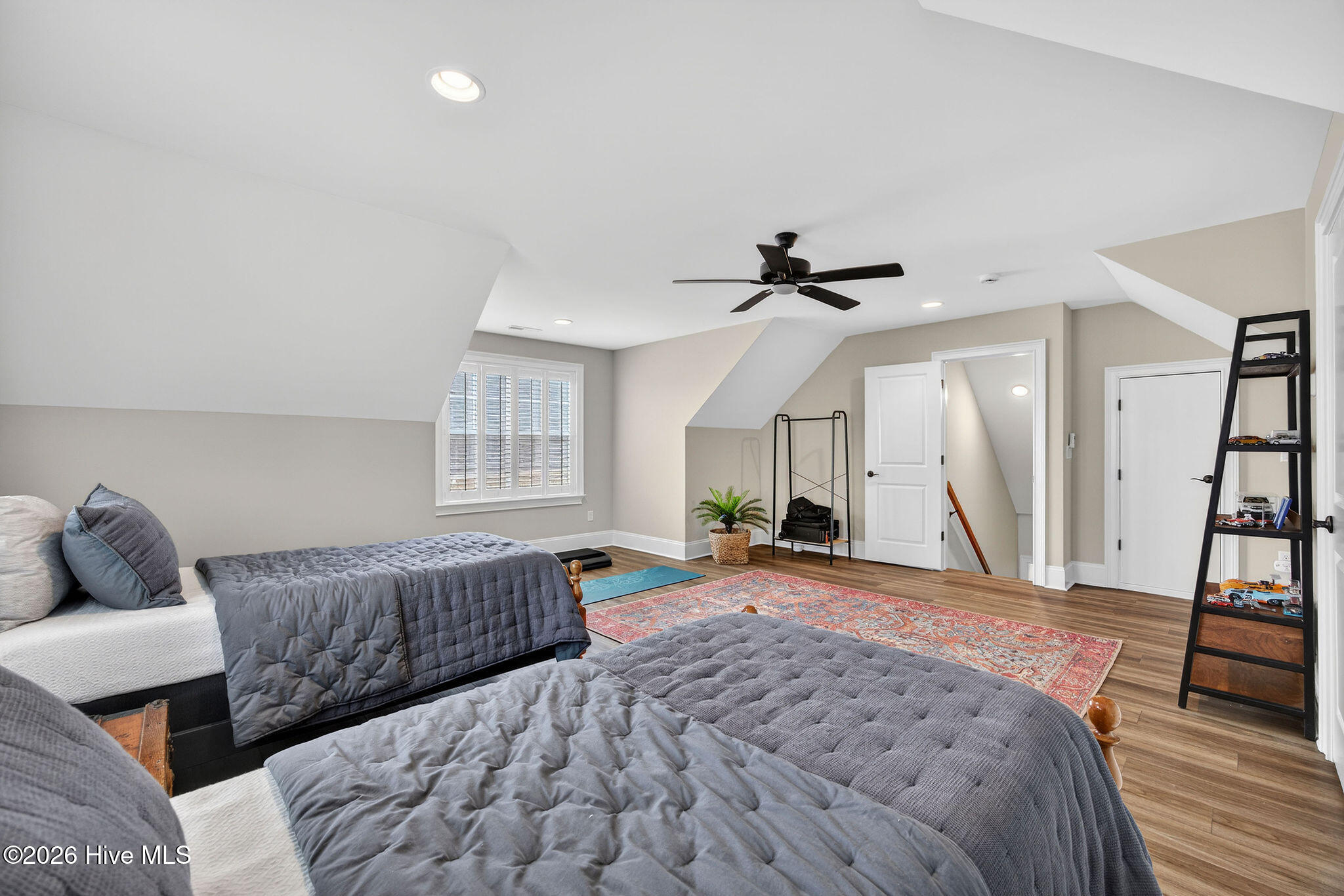 100556819 | Photo 27