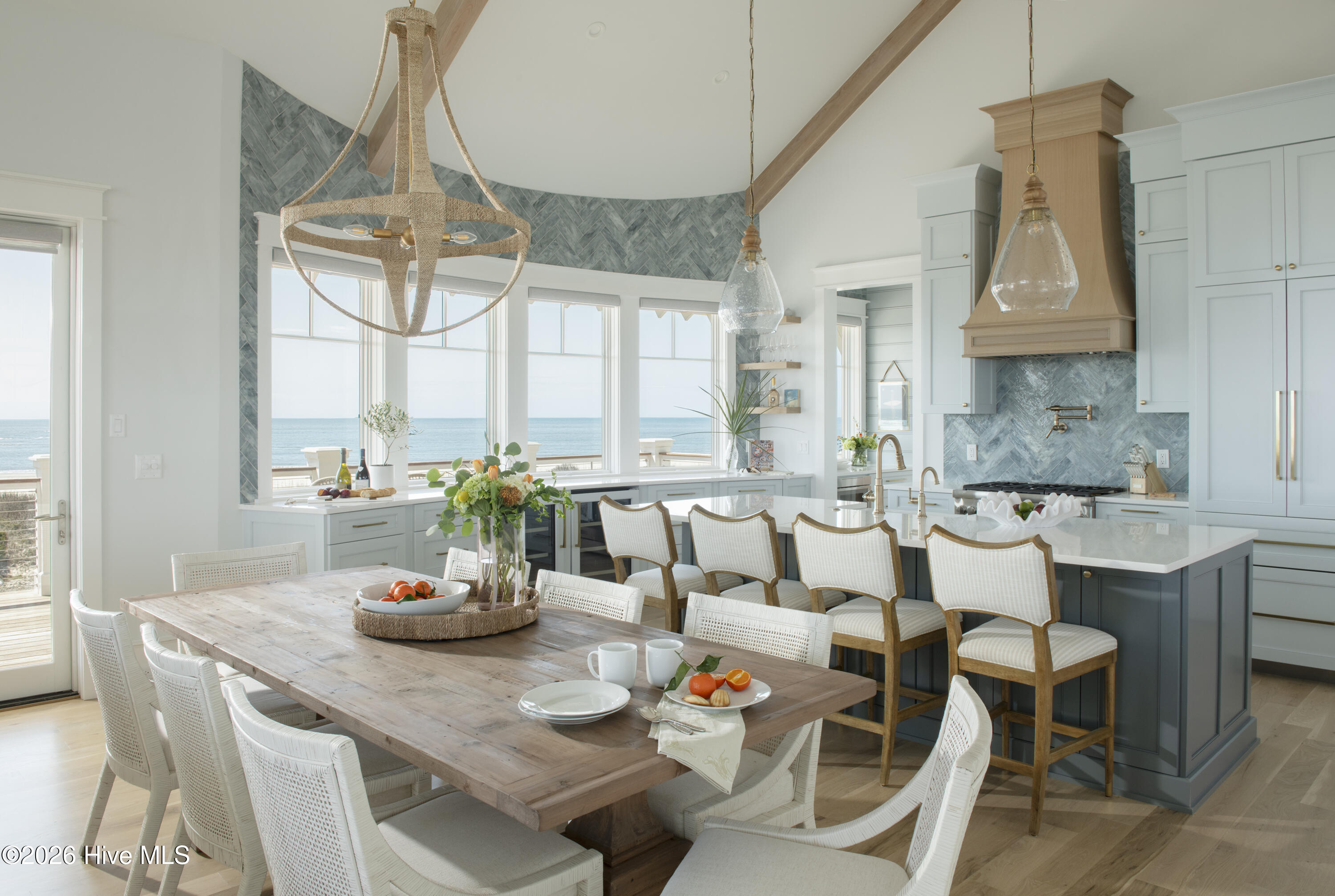 100569969 | Photo 37