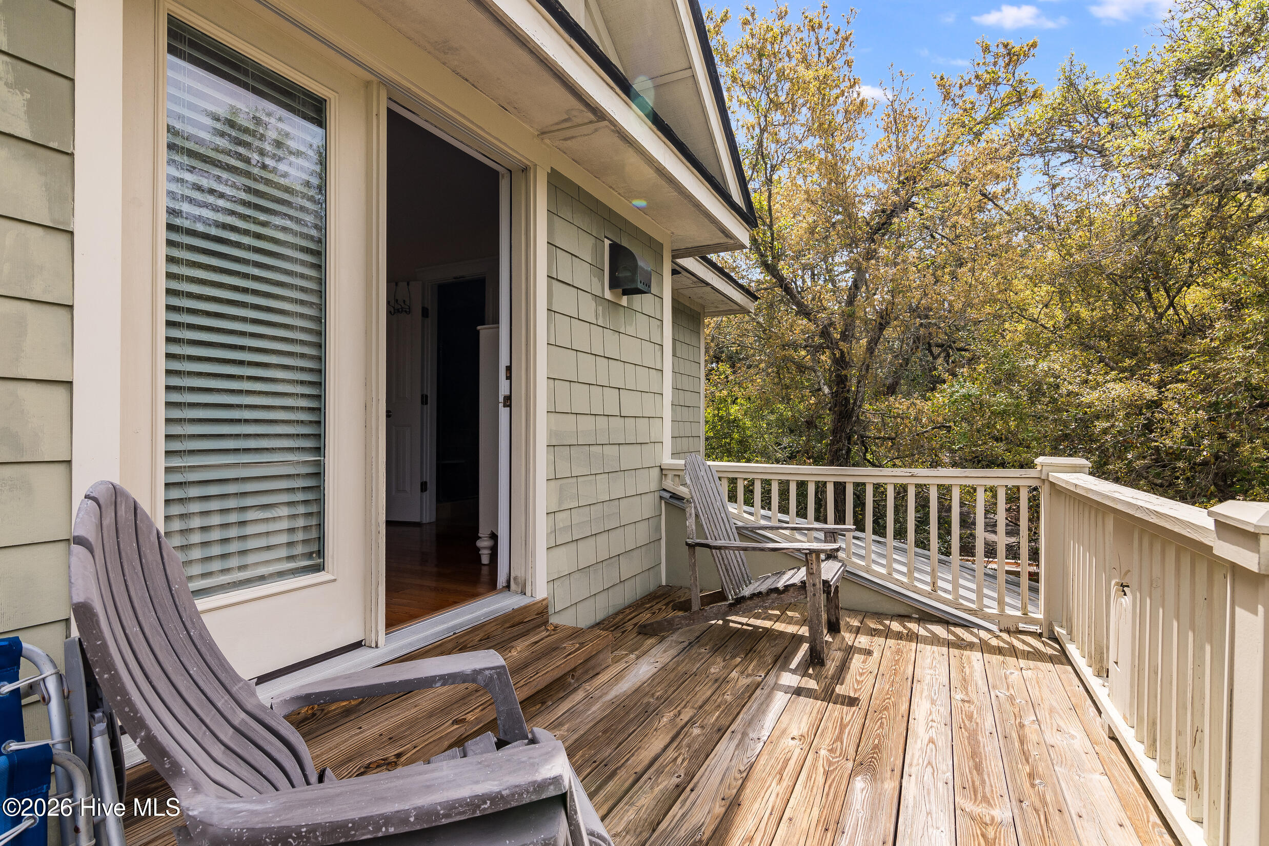 100570305 | Photo 35