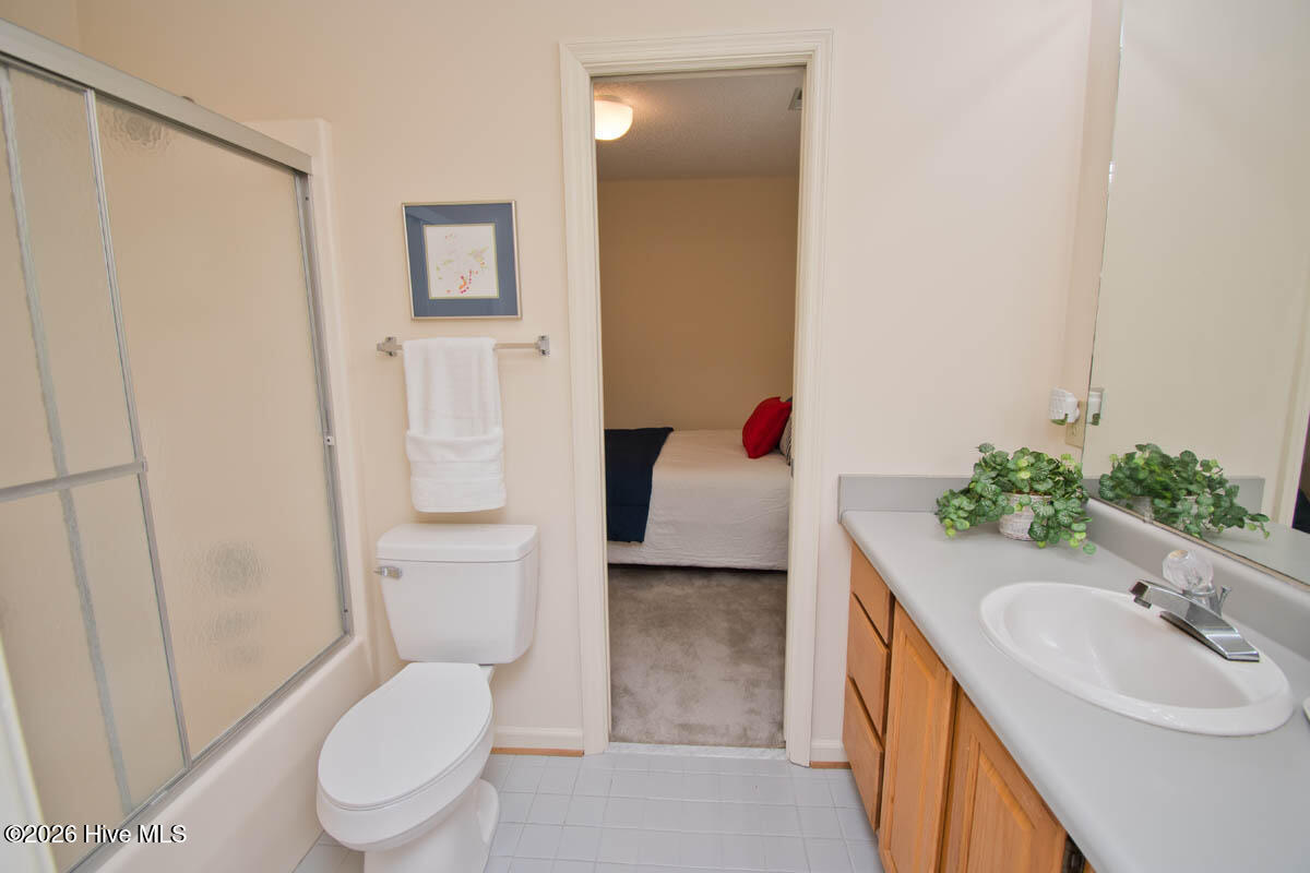 100570444 | Photo 16