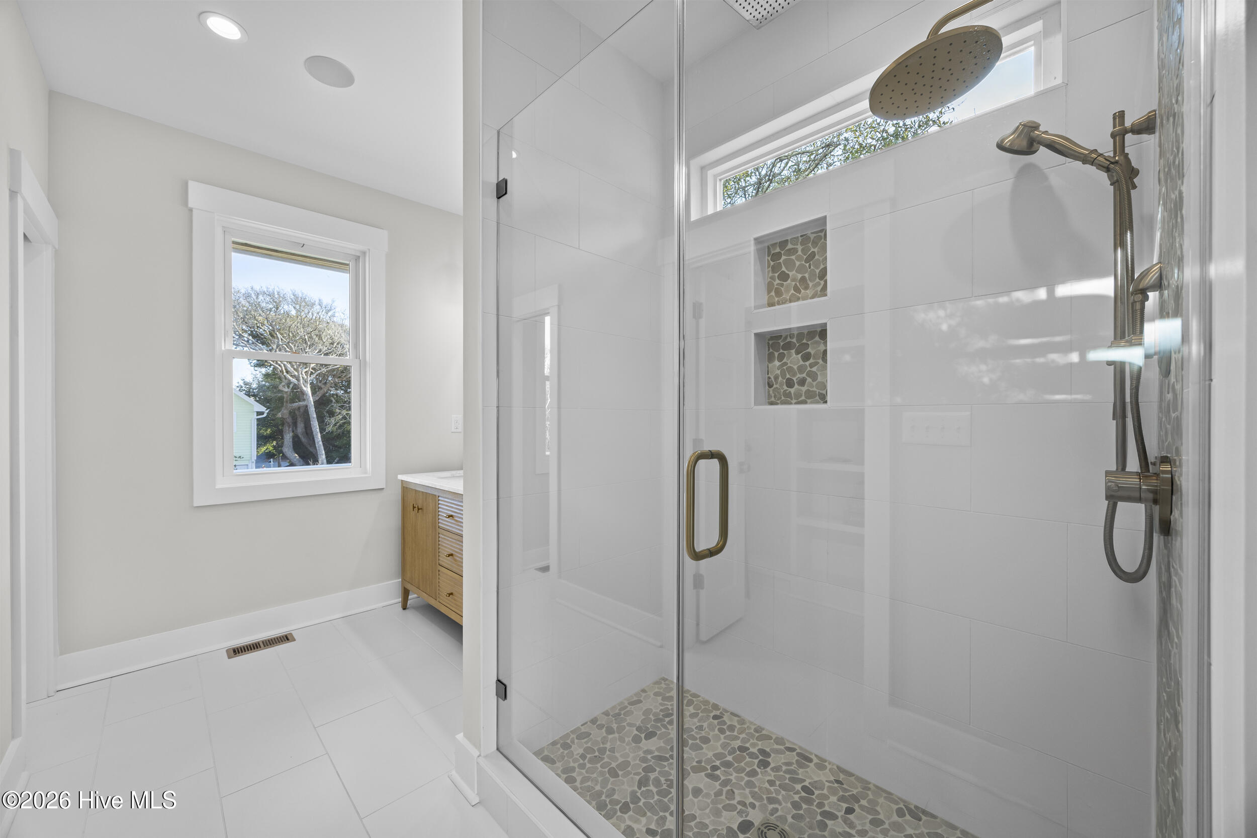 100543064 | Photo 19