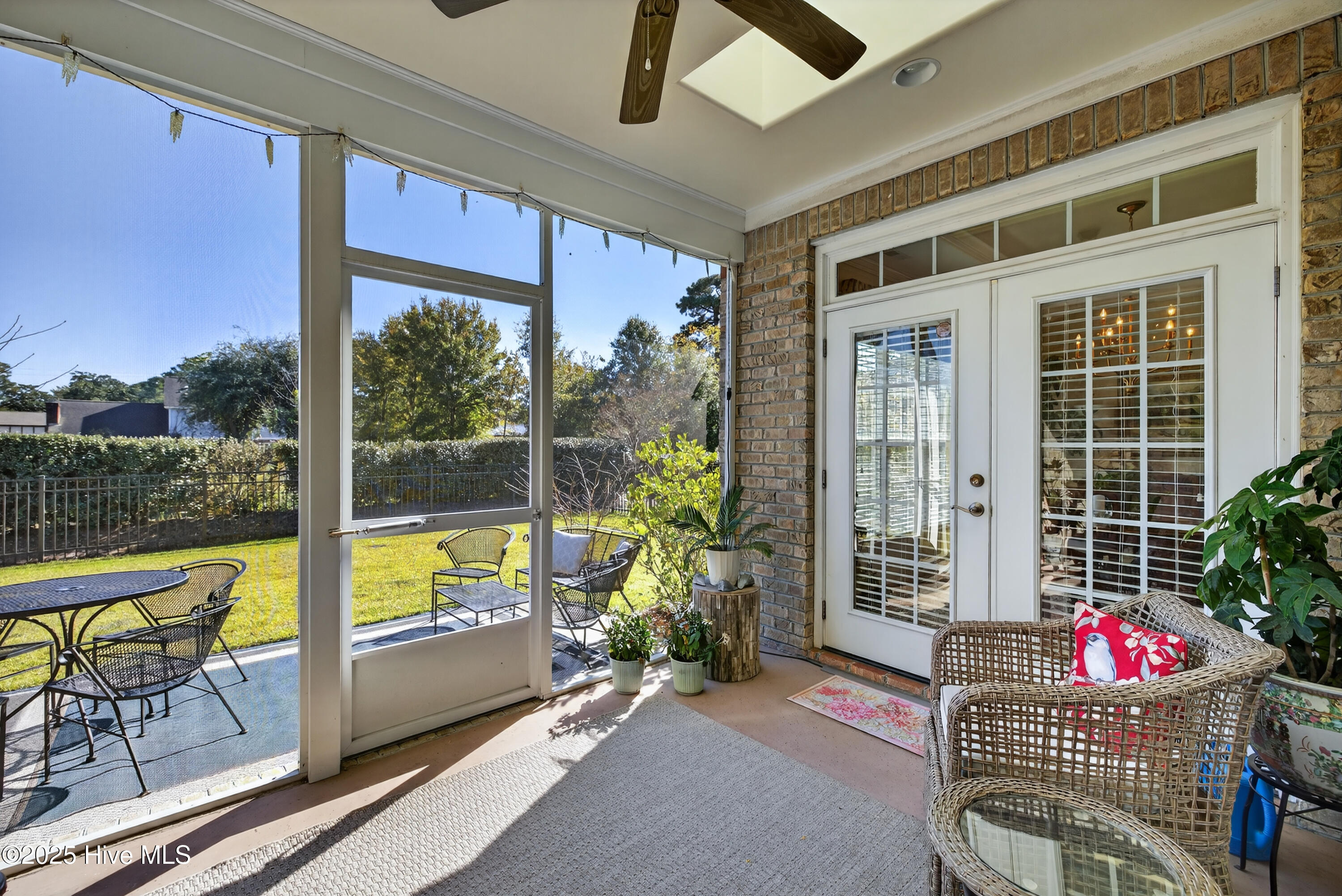 100541458 | Photo 11