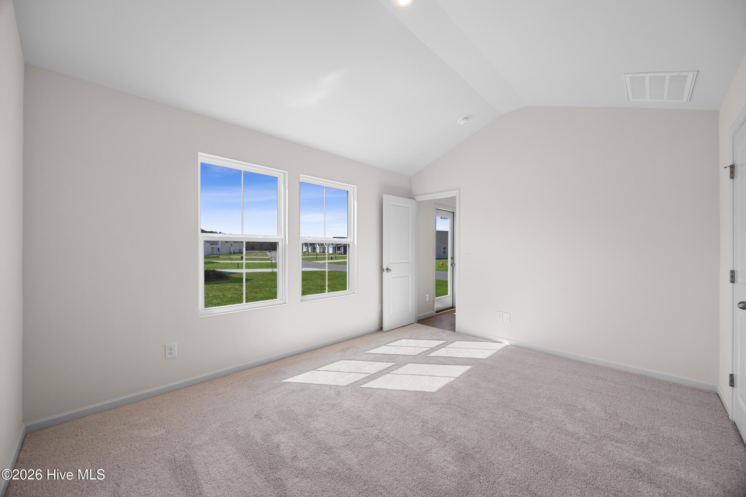 100569640 | Photo 12