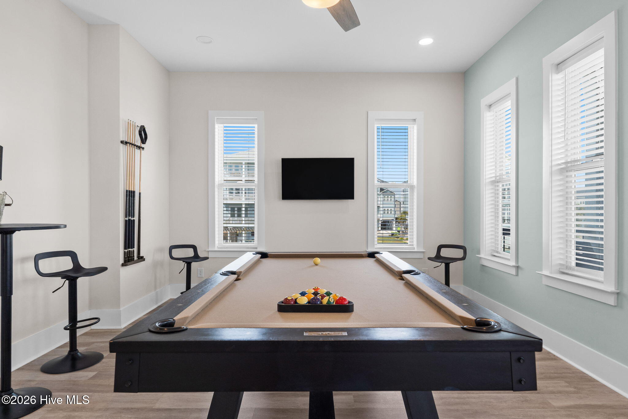 100564964 | Photo 35