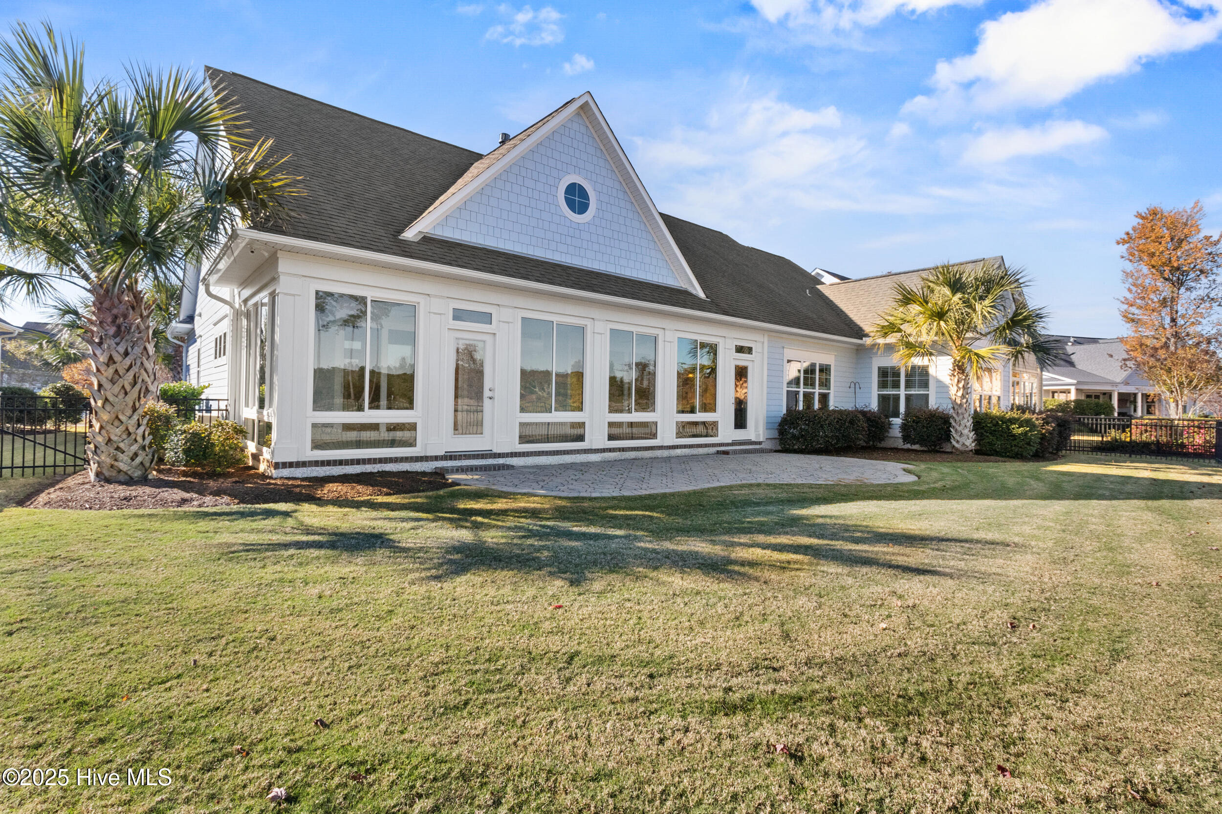 100541270 | Photo 41