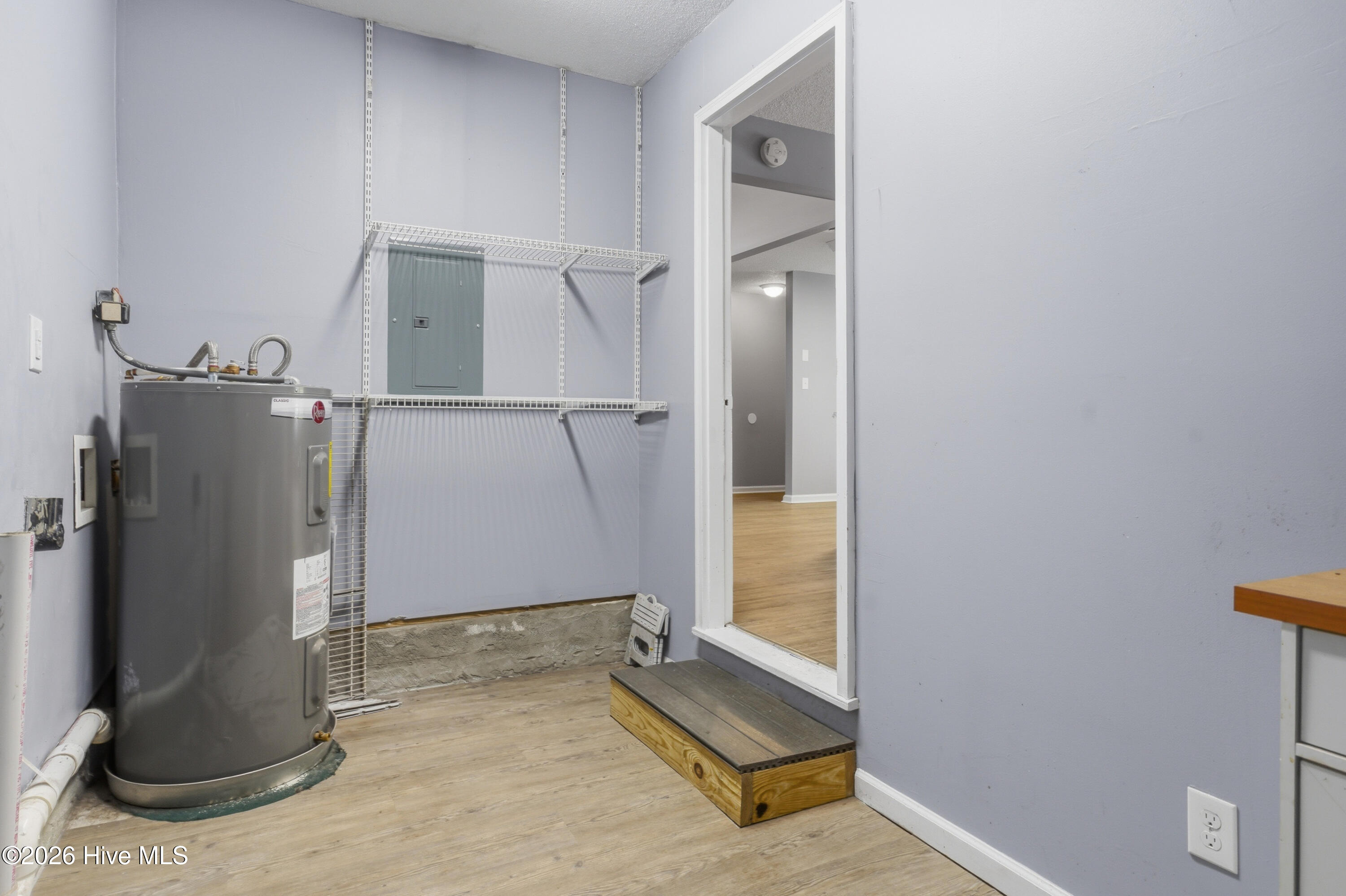 100560505 | Photo 10