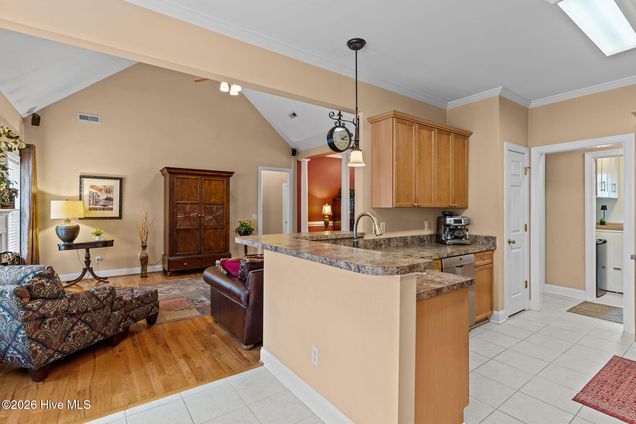 100556977 | Photo 30