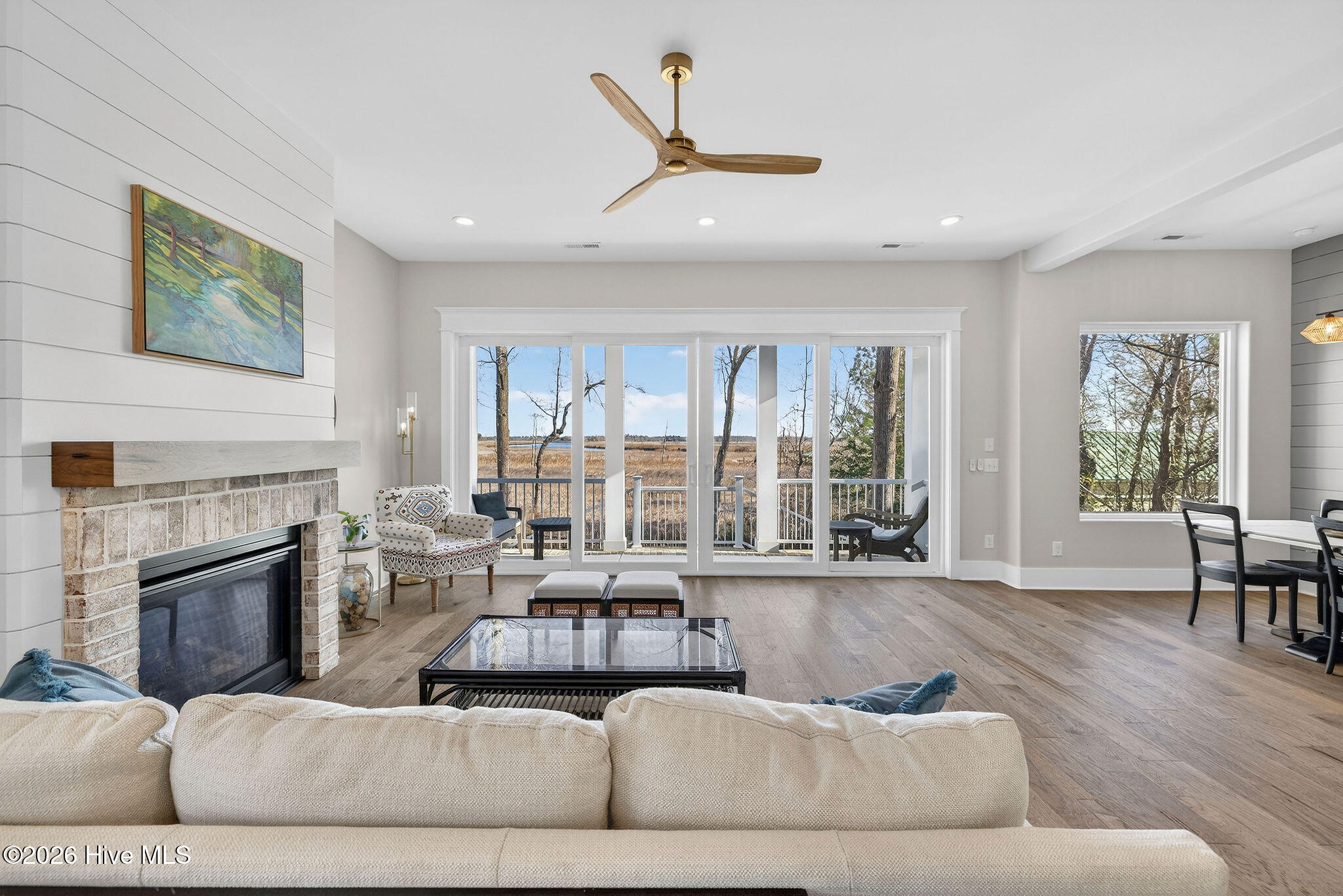 100552063 | Photo 19