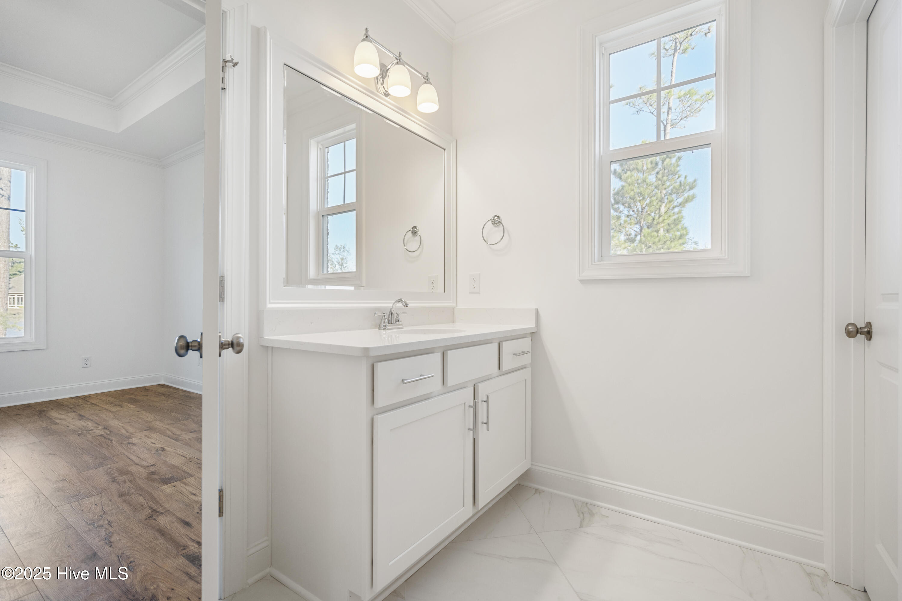 100493135 | Photo 31