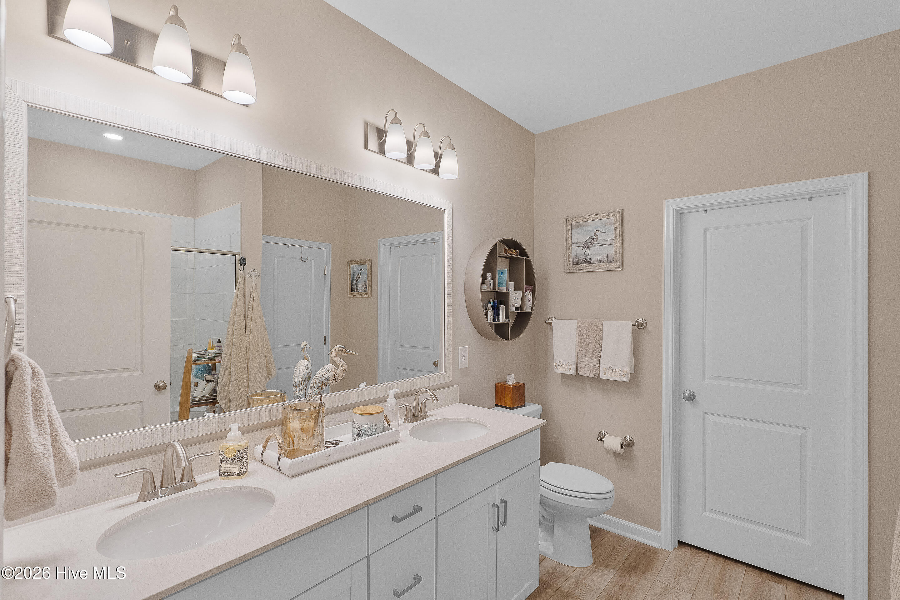 100561089 | Photo 25