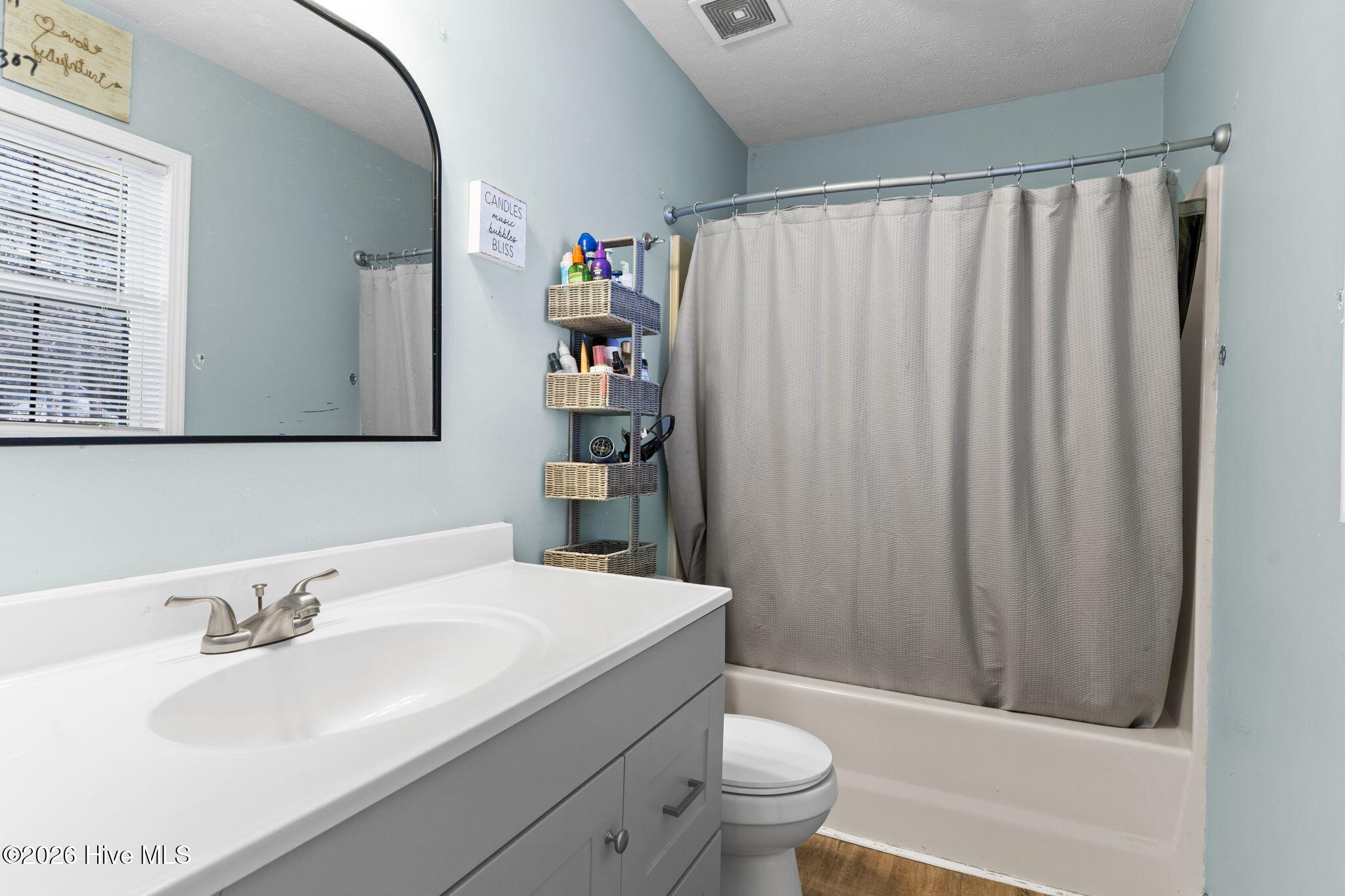 100567979 | Photo 18