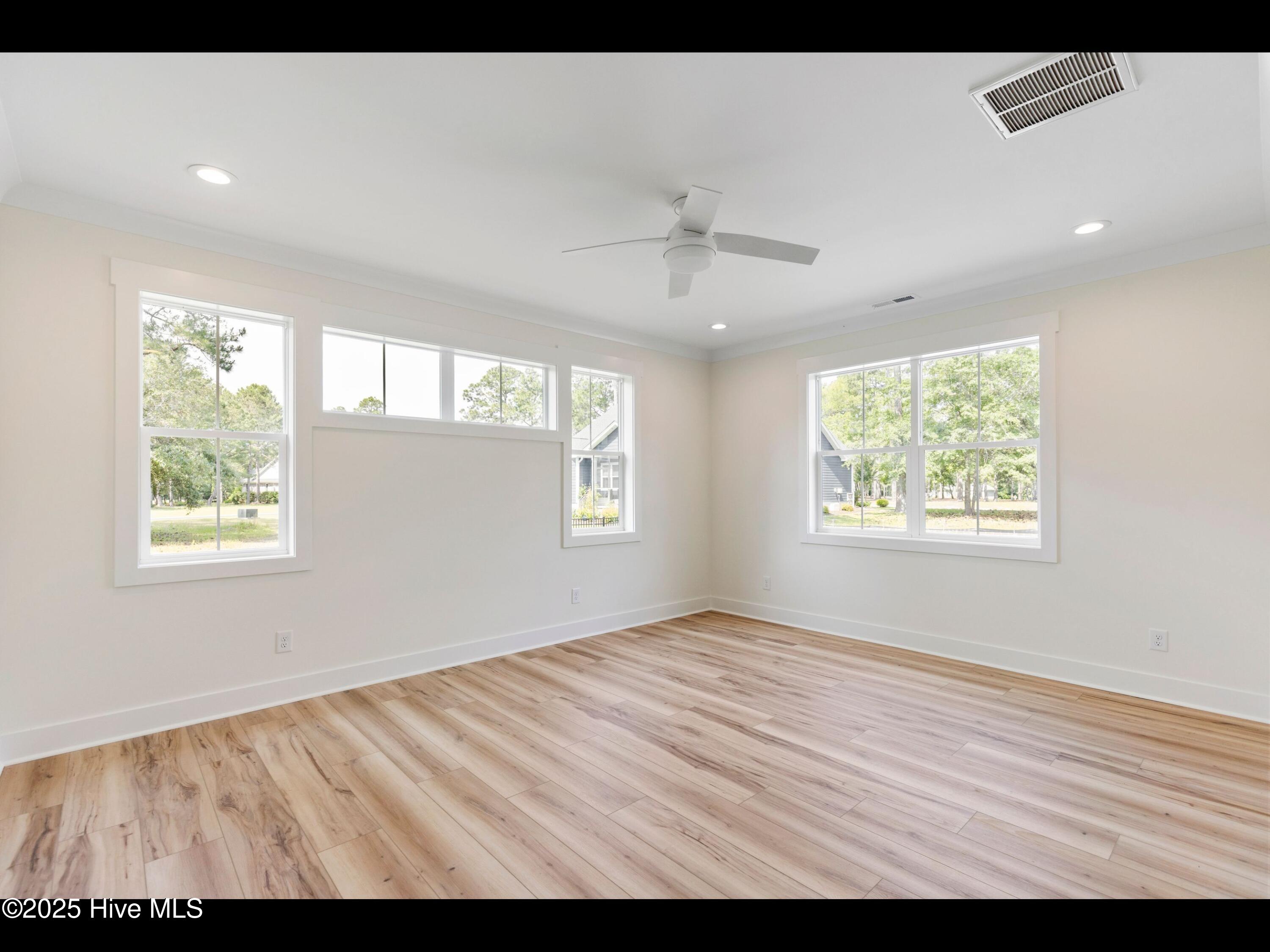 100490321 | Photo 22