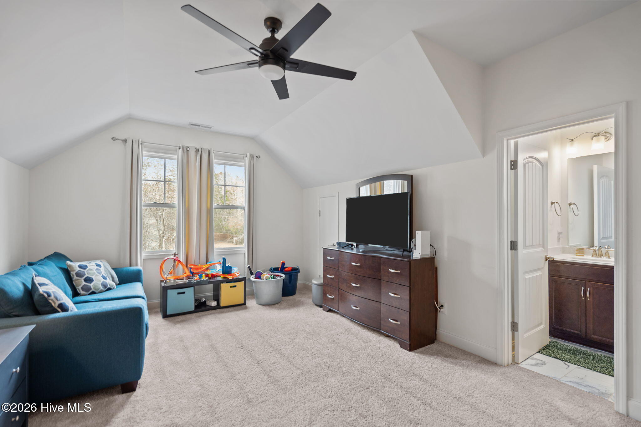 100558672 | Photo 46