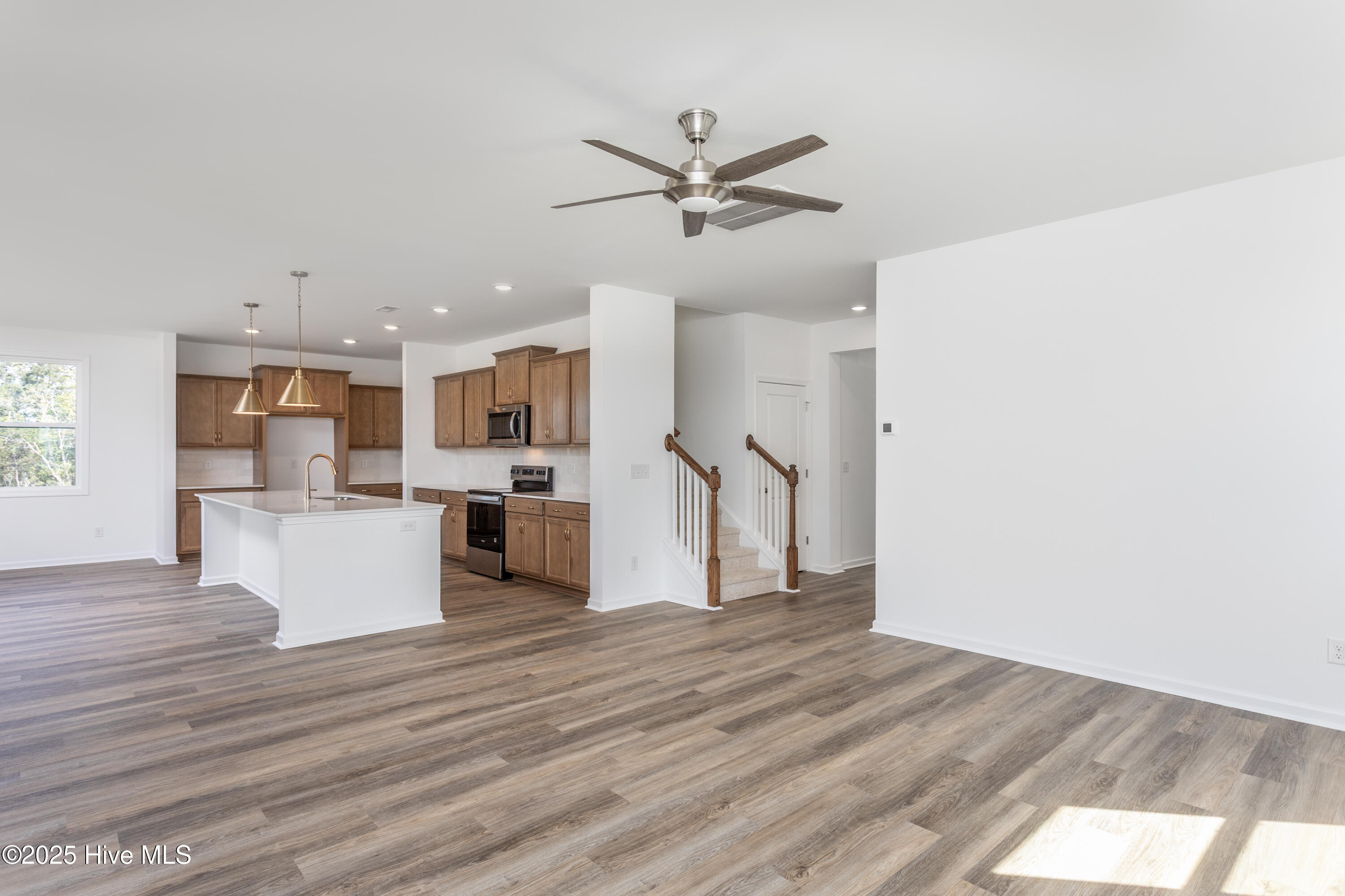 100504339 | Photo 11