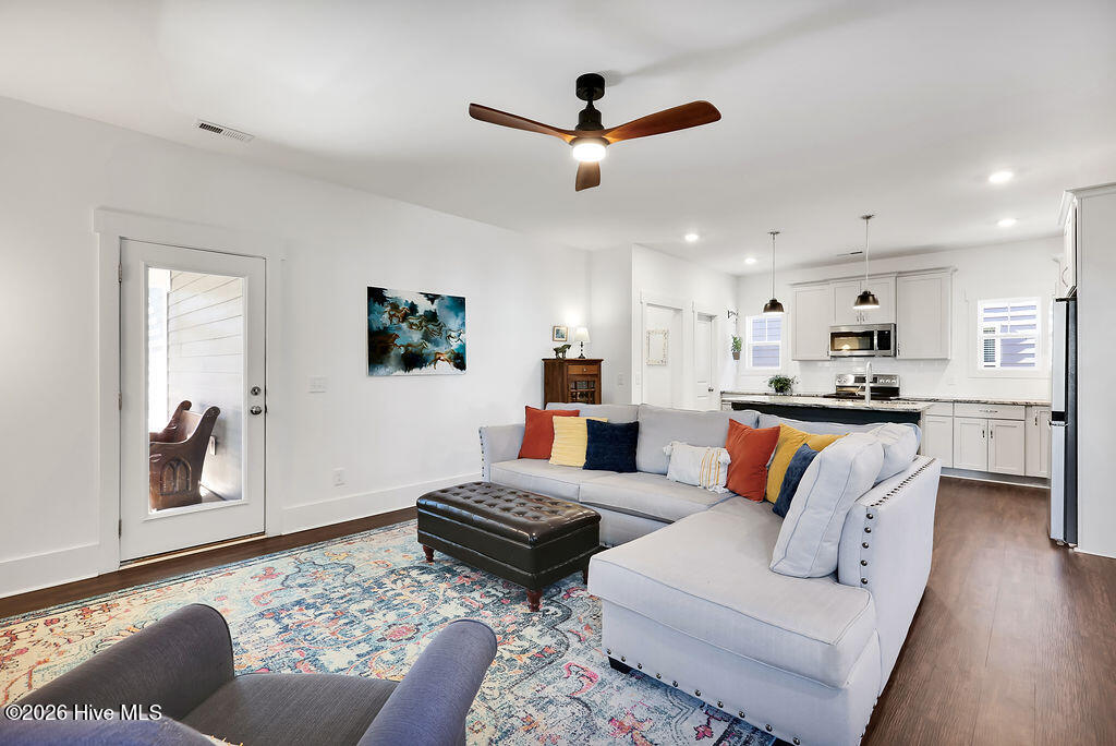 100549849 | Photo 12