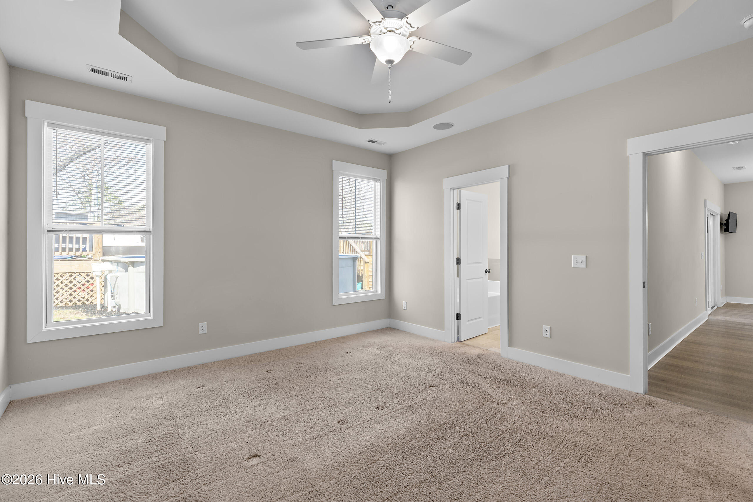 100550596 | Photo 21