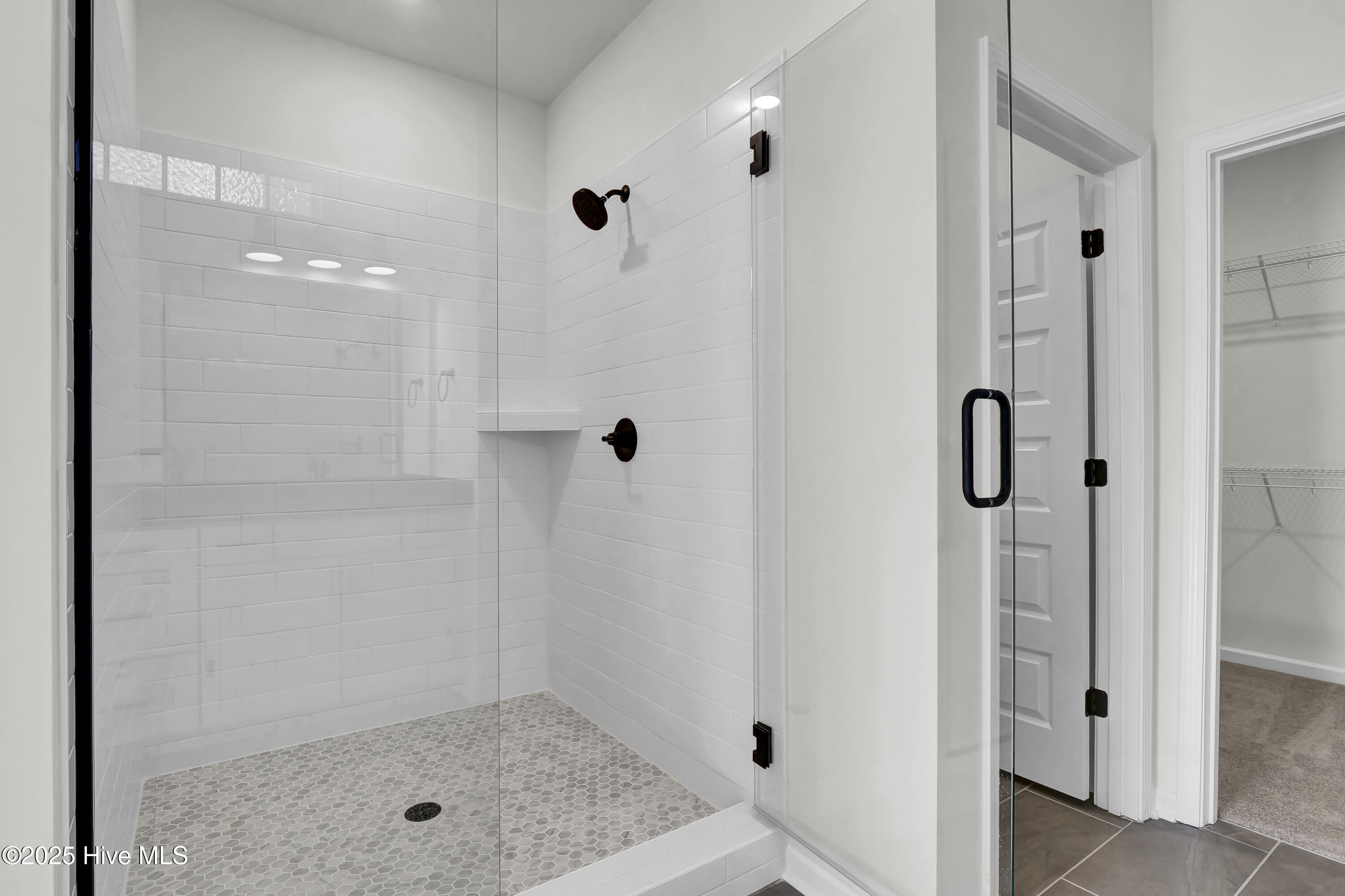 100518803 | Photo 15