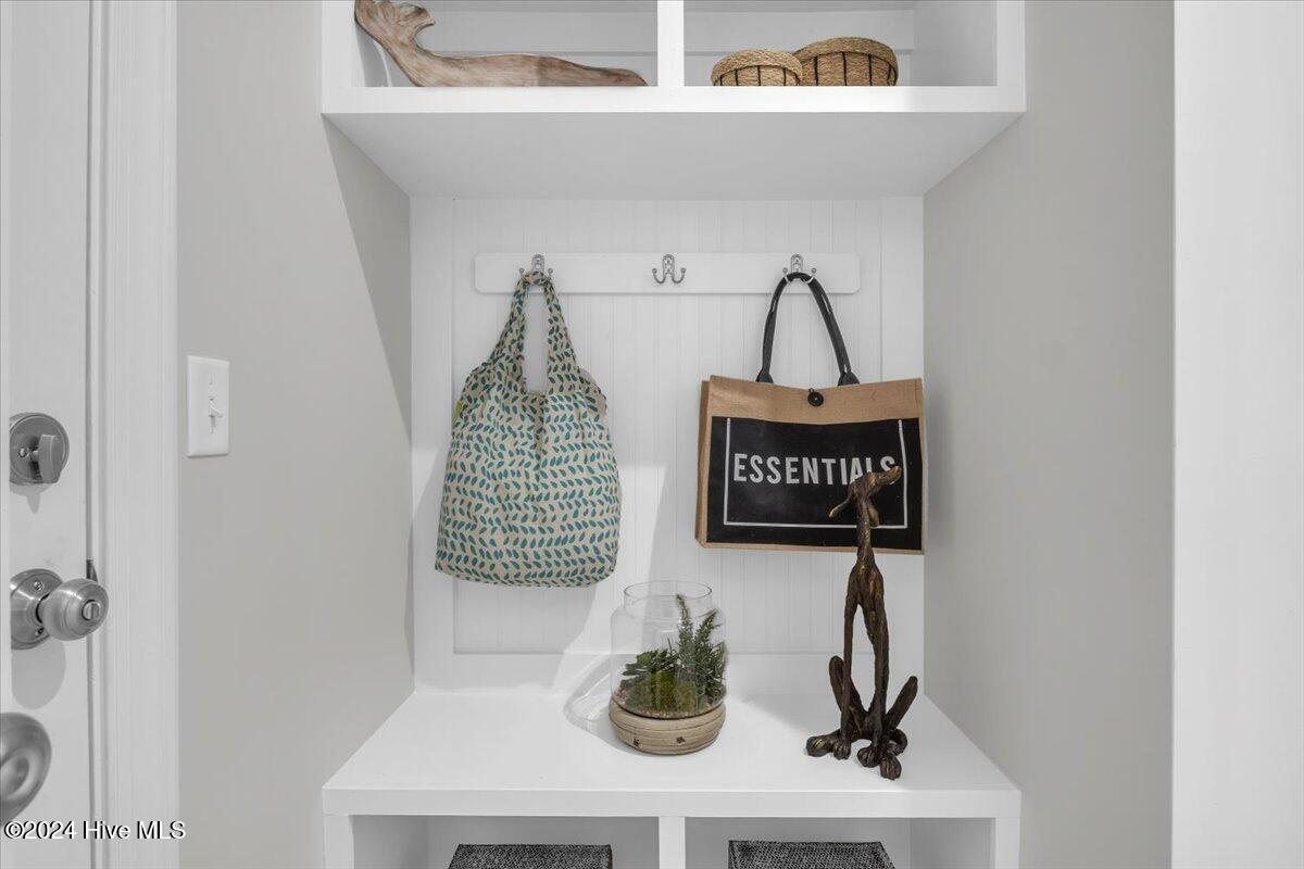 100563325 | Photo 22