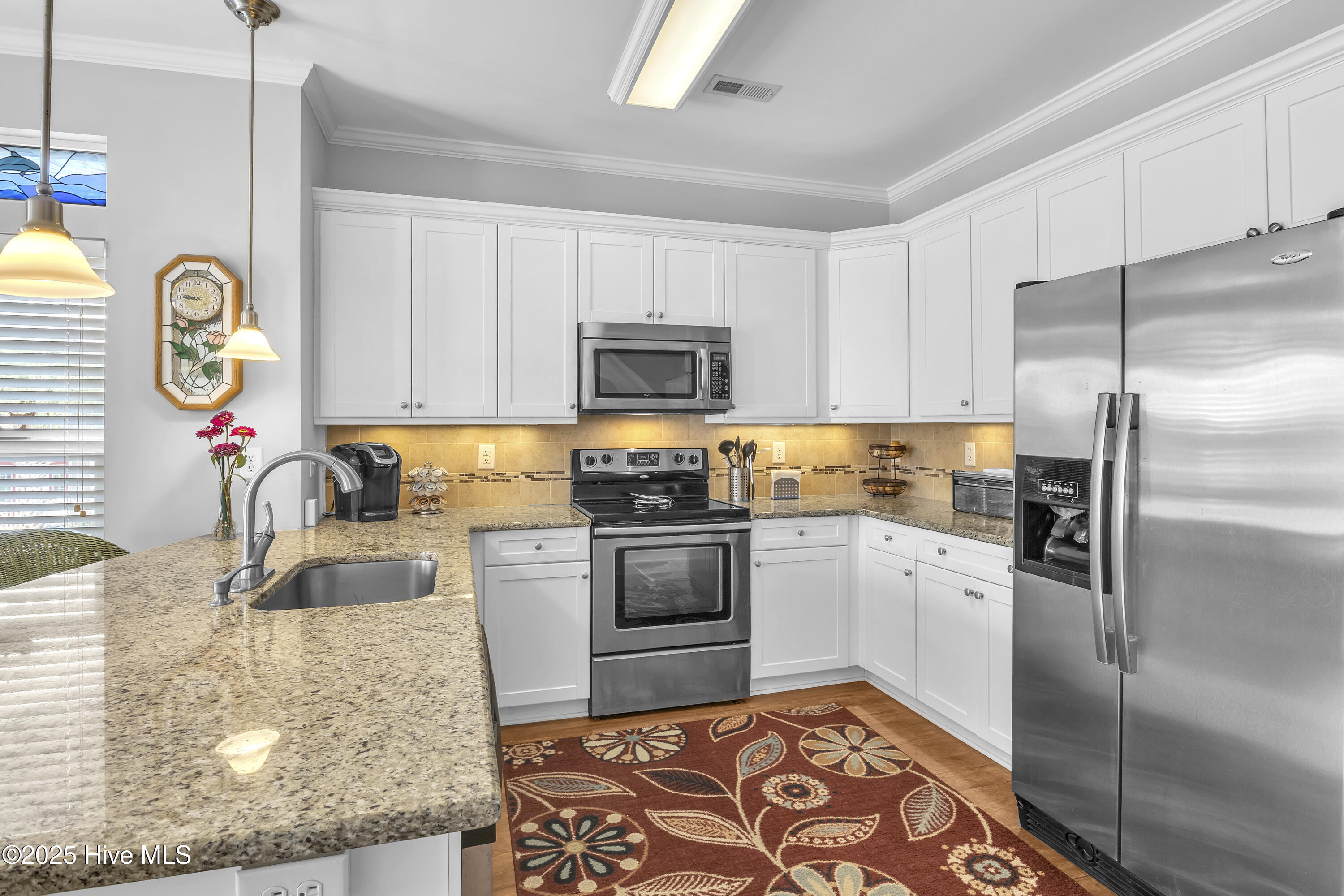 100529504 | Photo 12