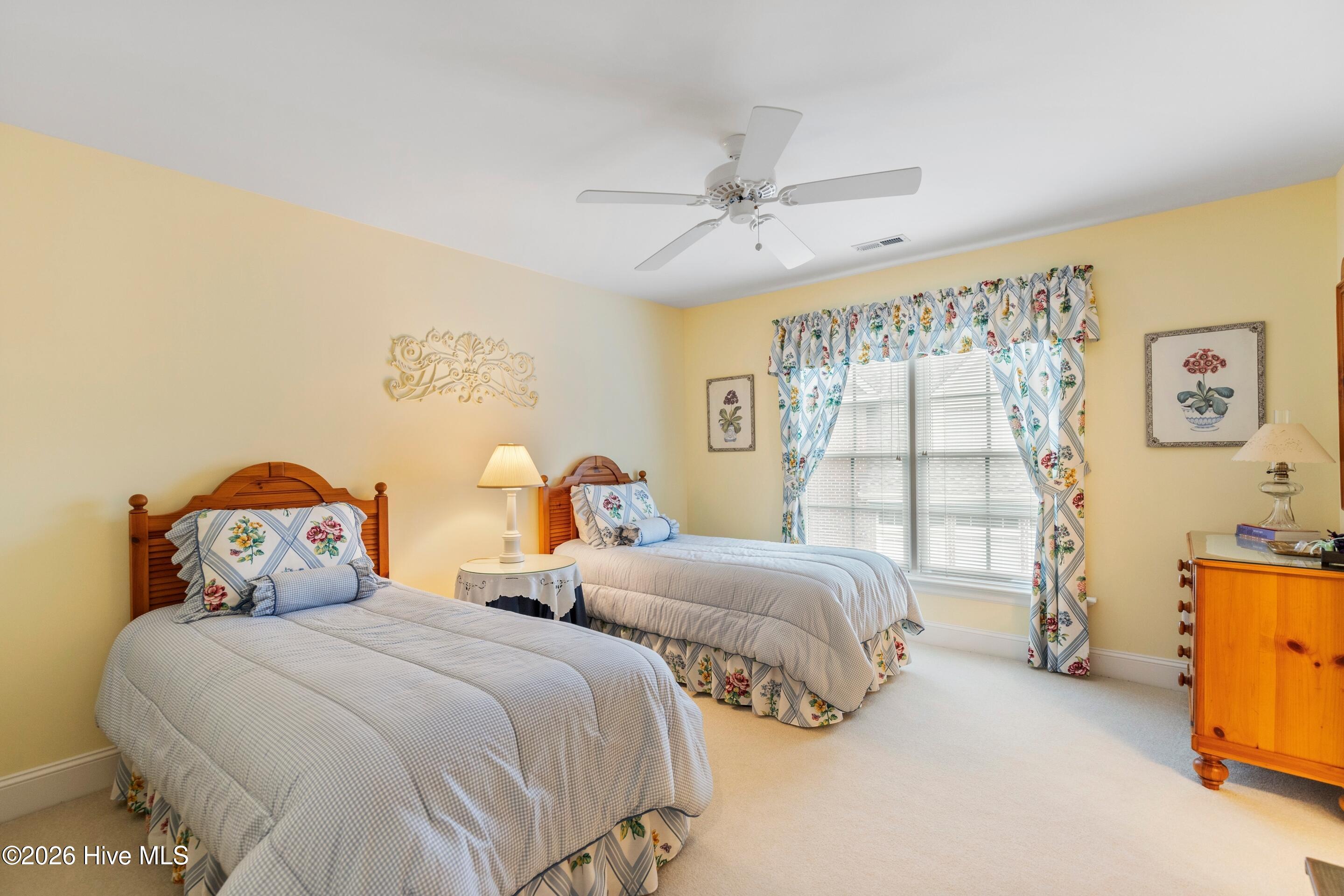 100562190 | Photo 41