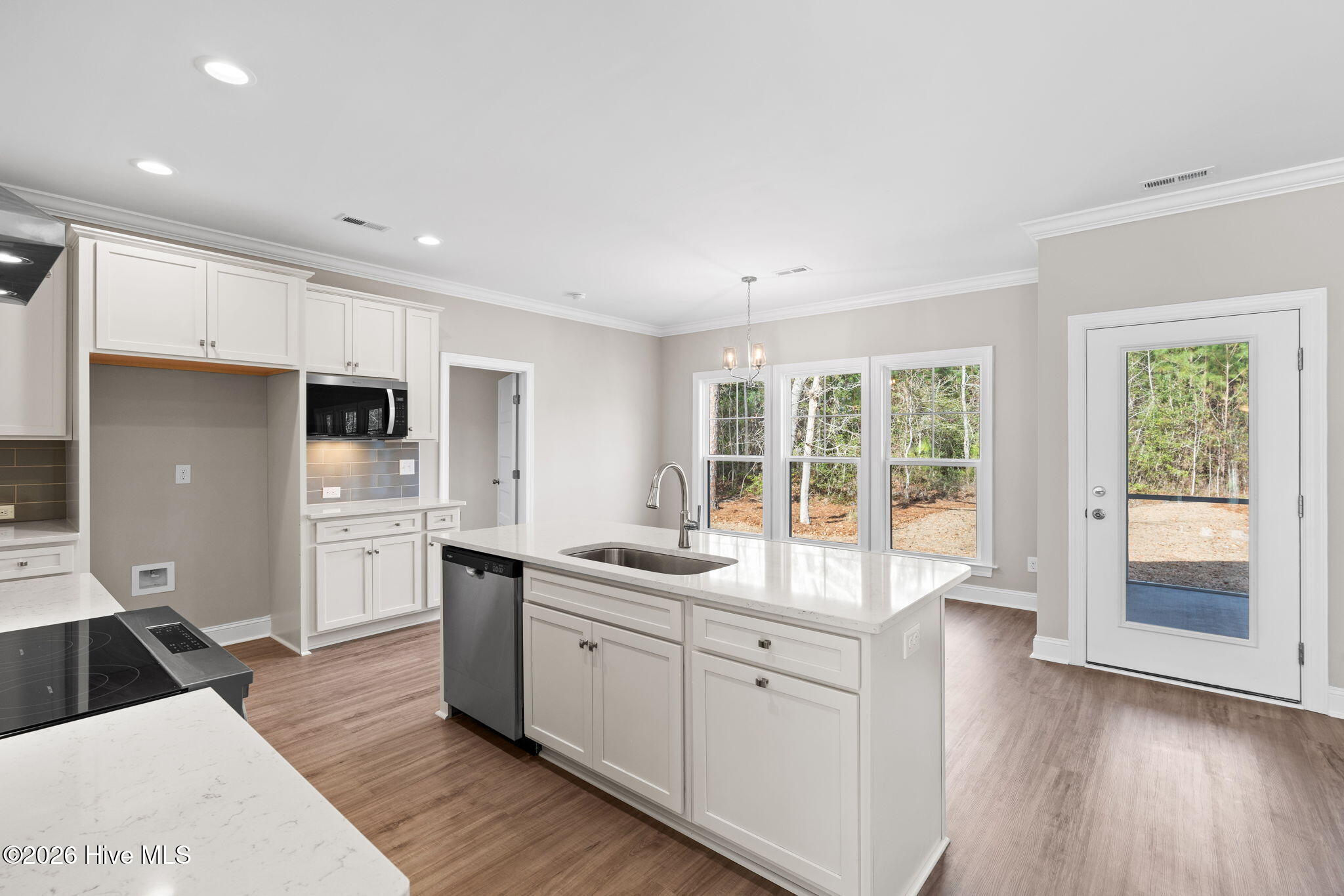 100537582 | Photo 18