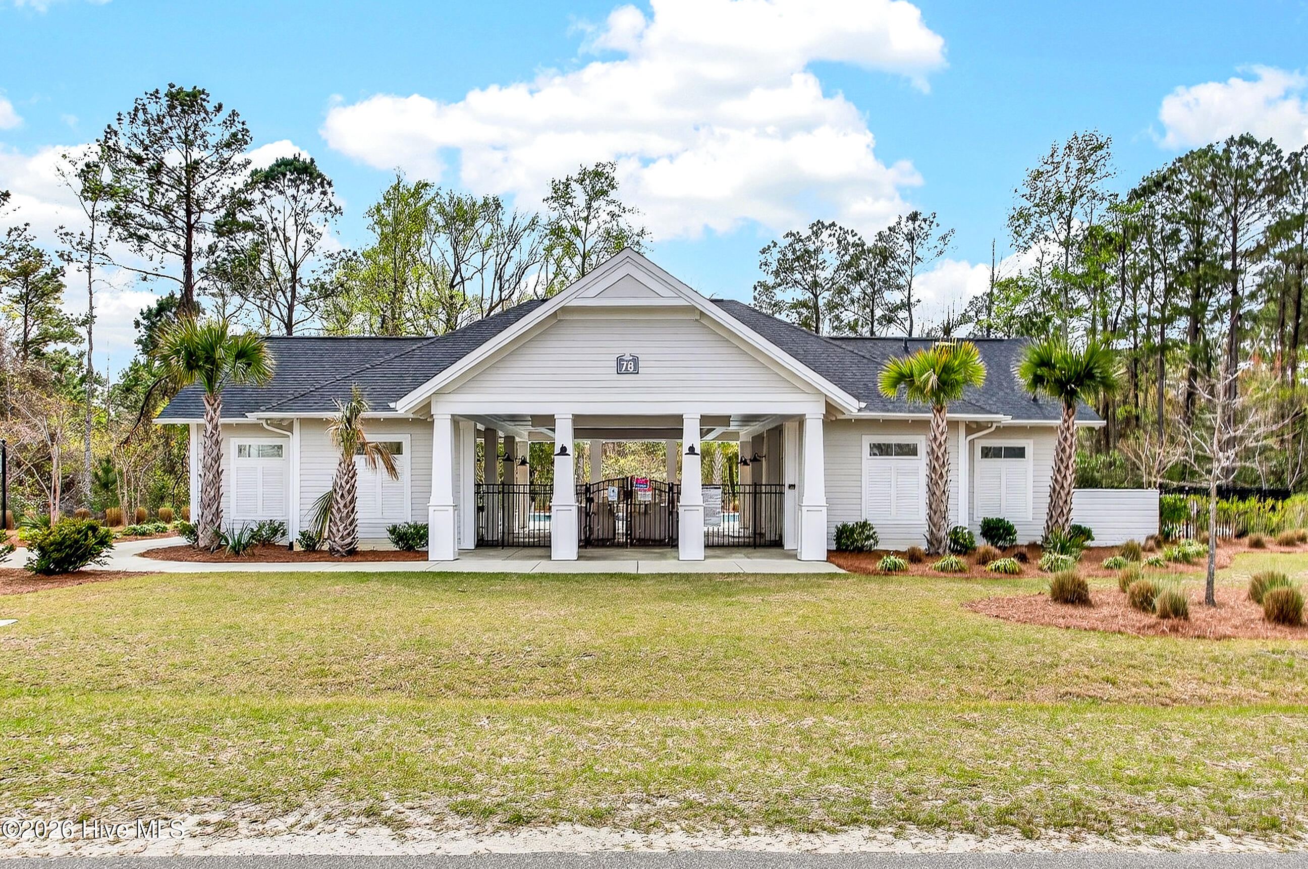 100563348 | Photo 43