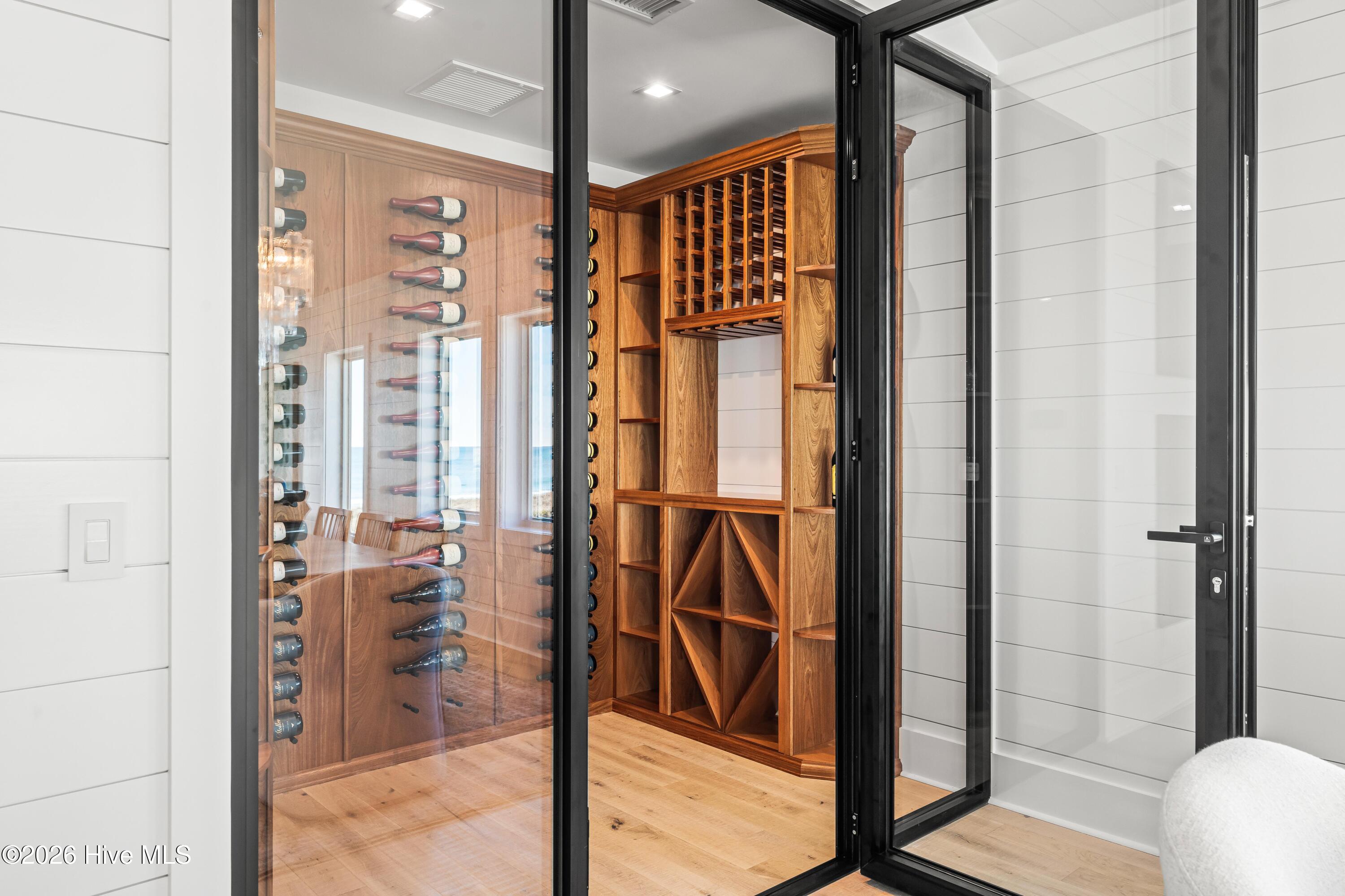 100558368 | Photo 24