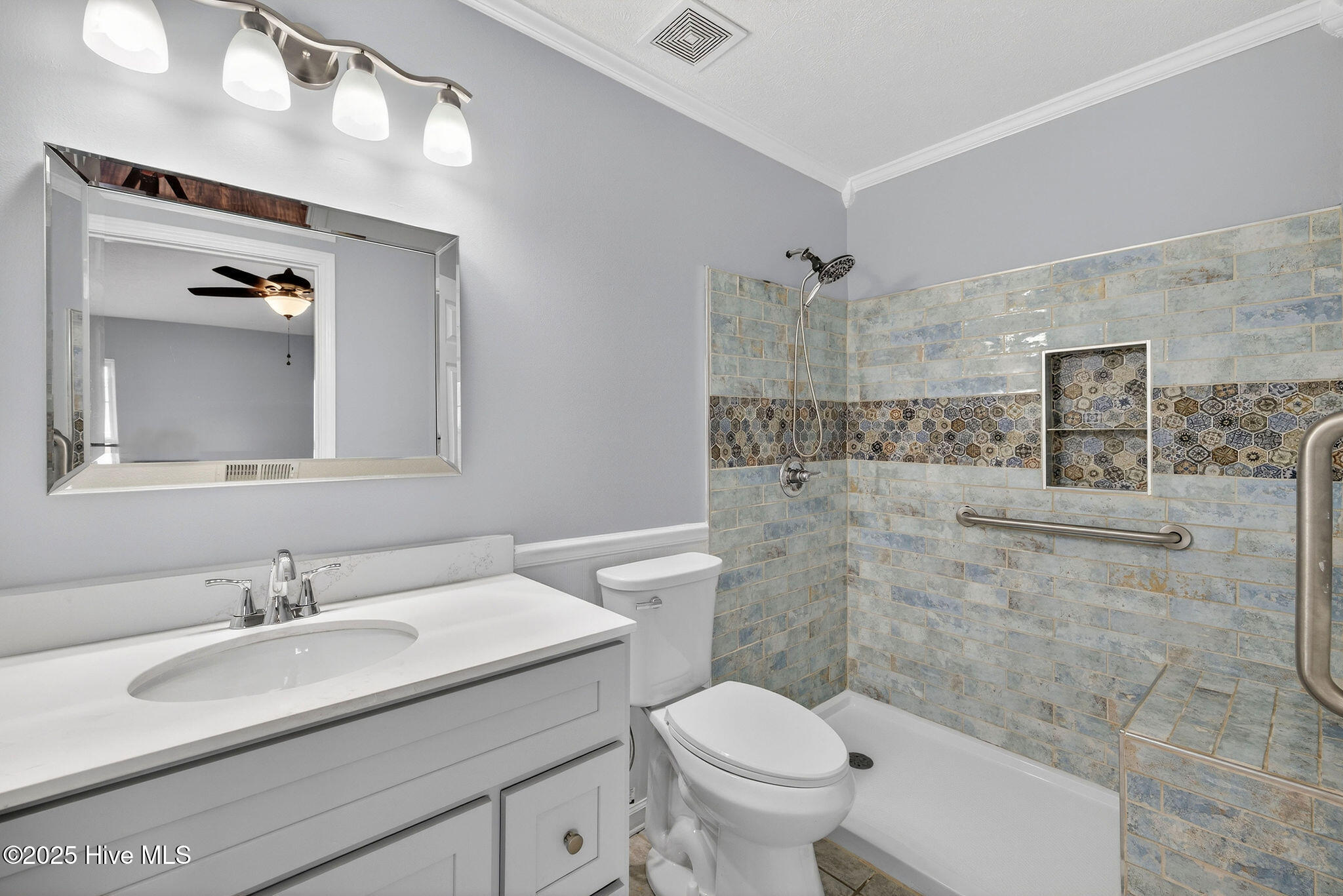 100543965 | Photo 39