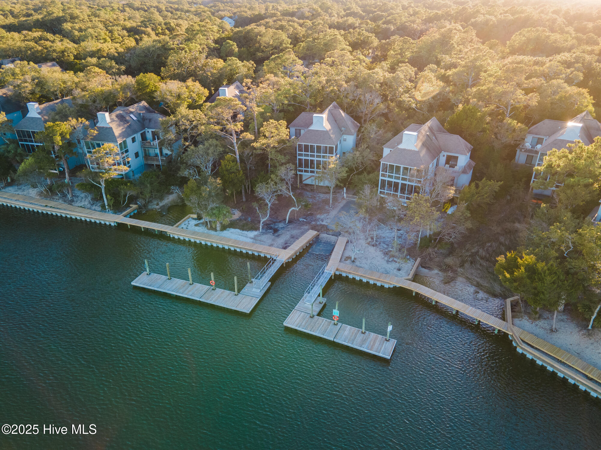 100540303 | Photo 43