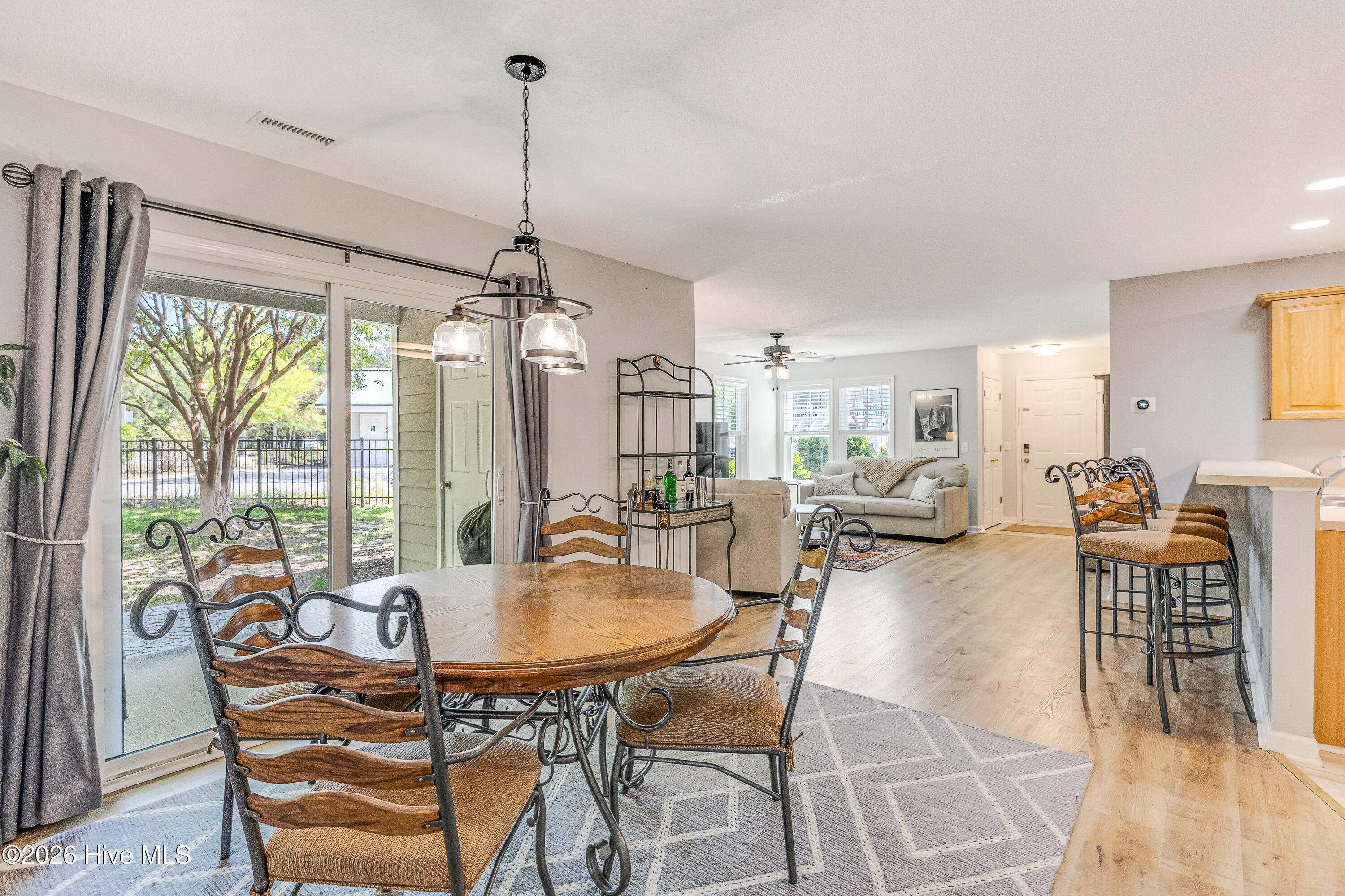 100566975 | Photo 18