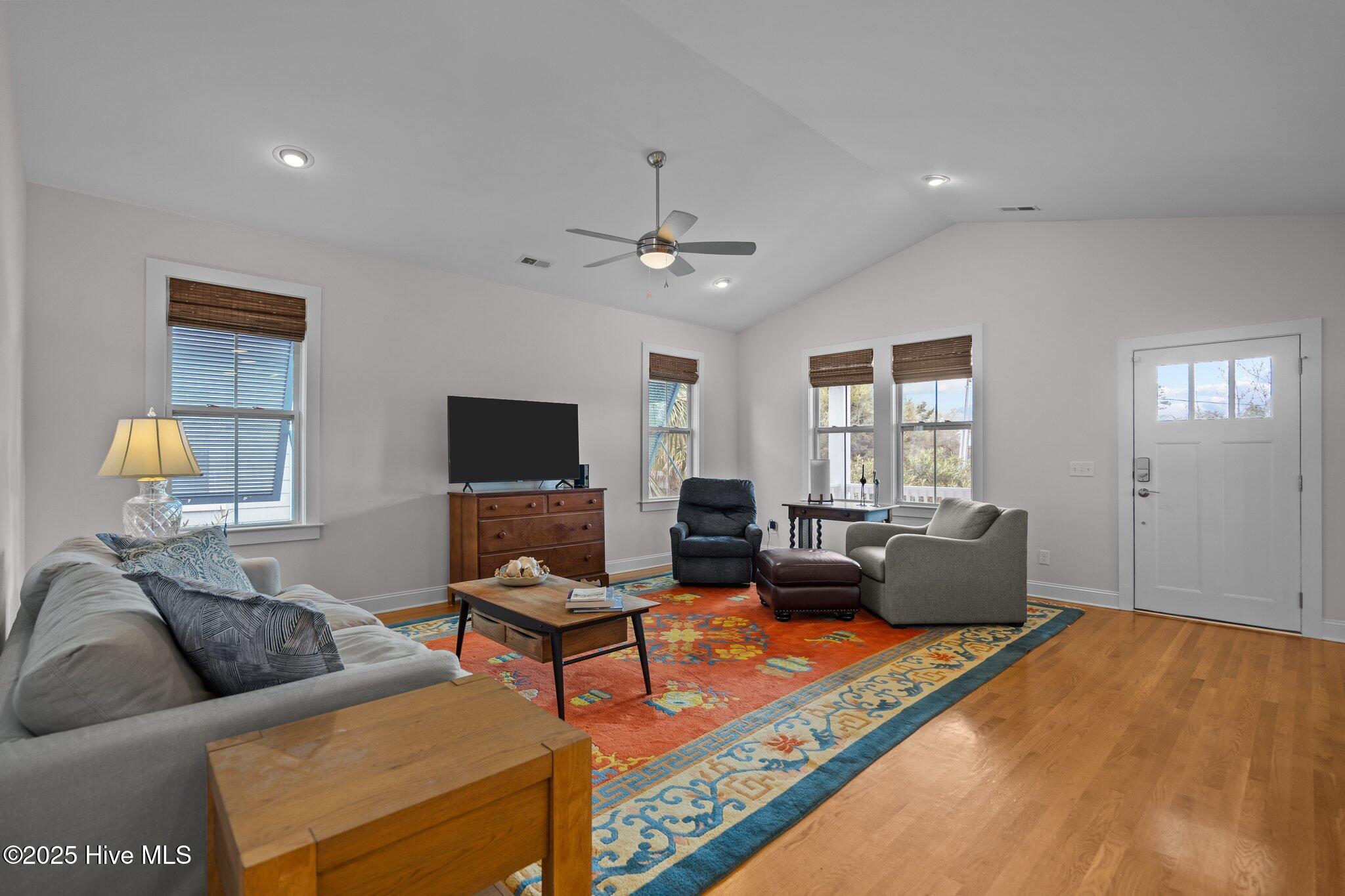 418 Columbia Avenue, Carolina Beach, NC 28428 – photo 15: 25-web-or-mls-DSC03836