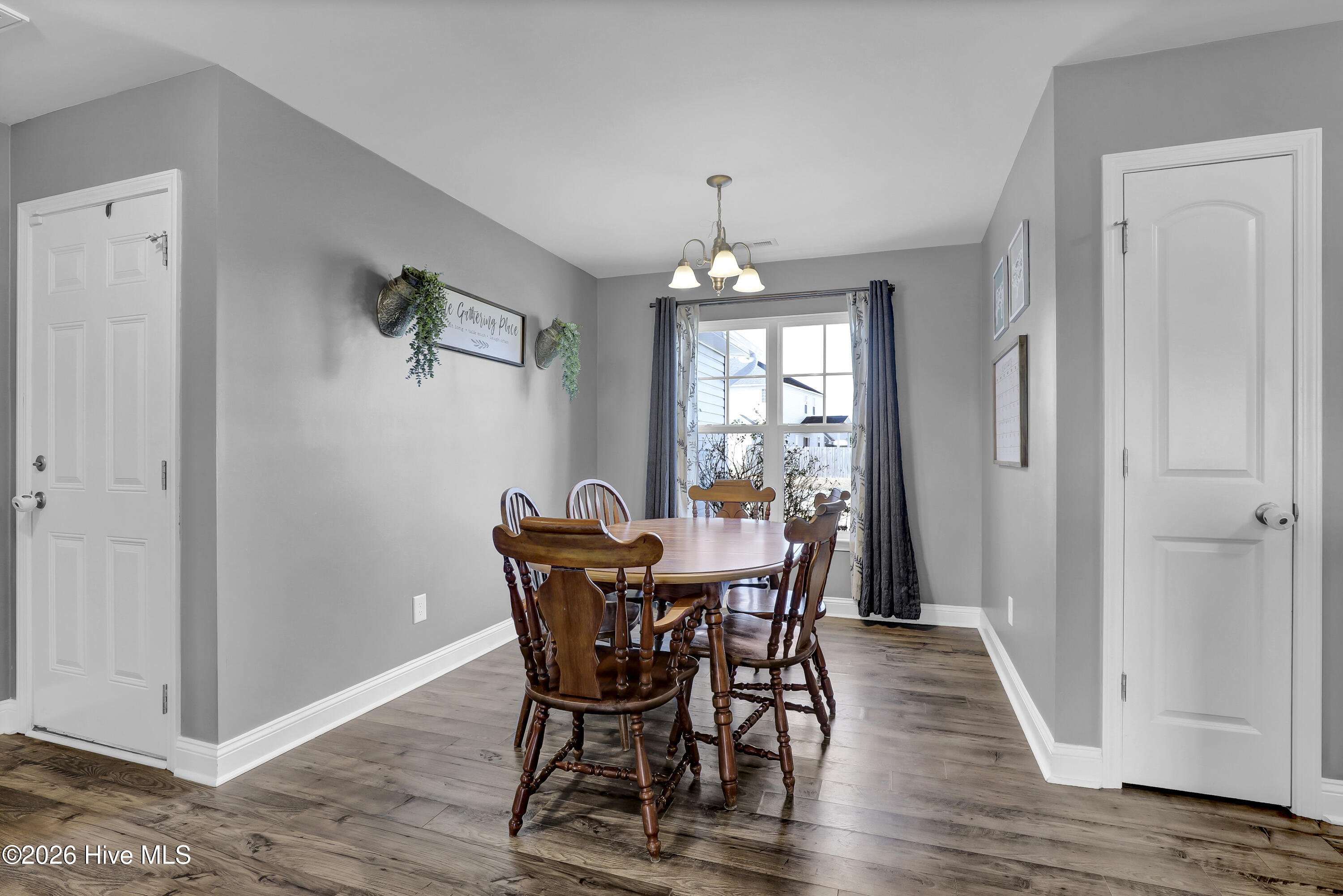 100547660 | Photo 11