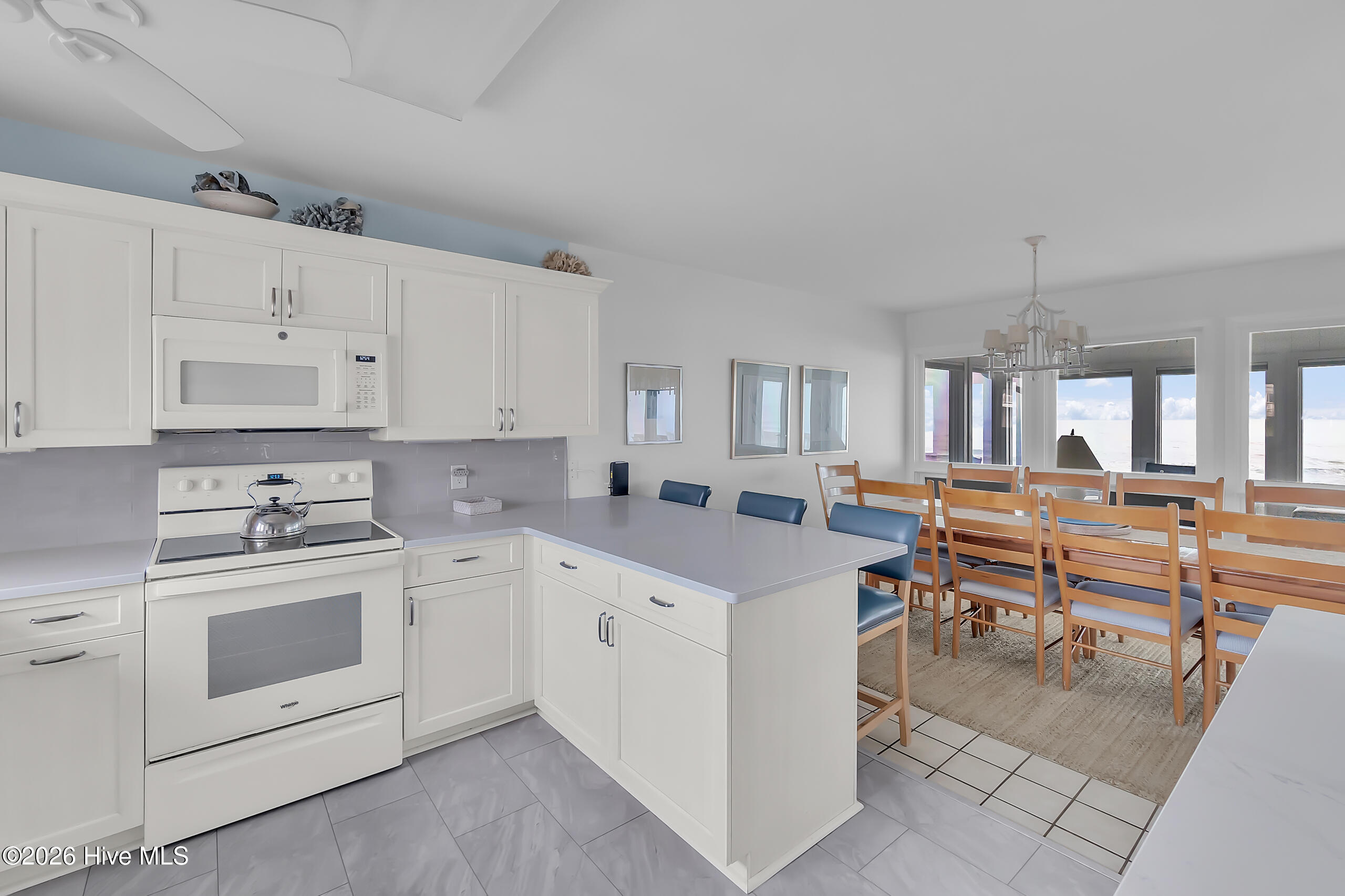 100568884 | Photo 35