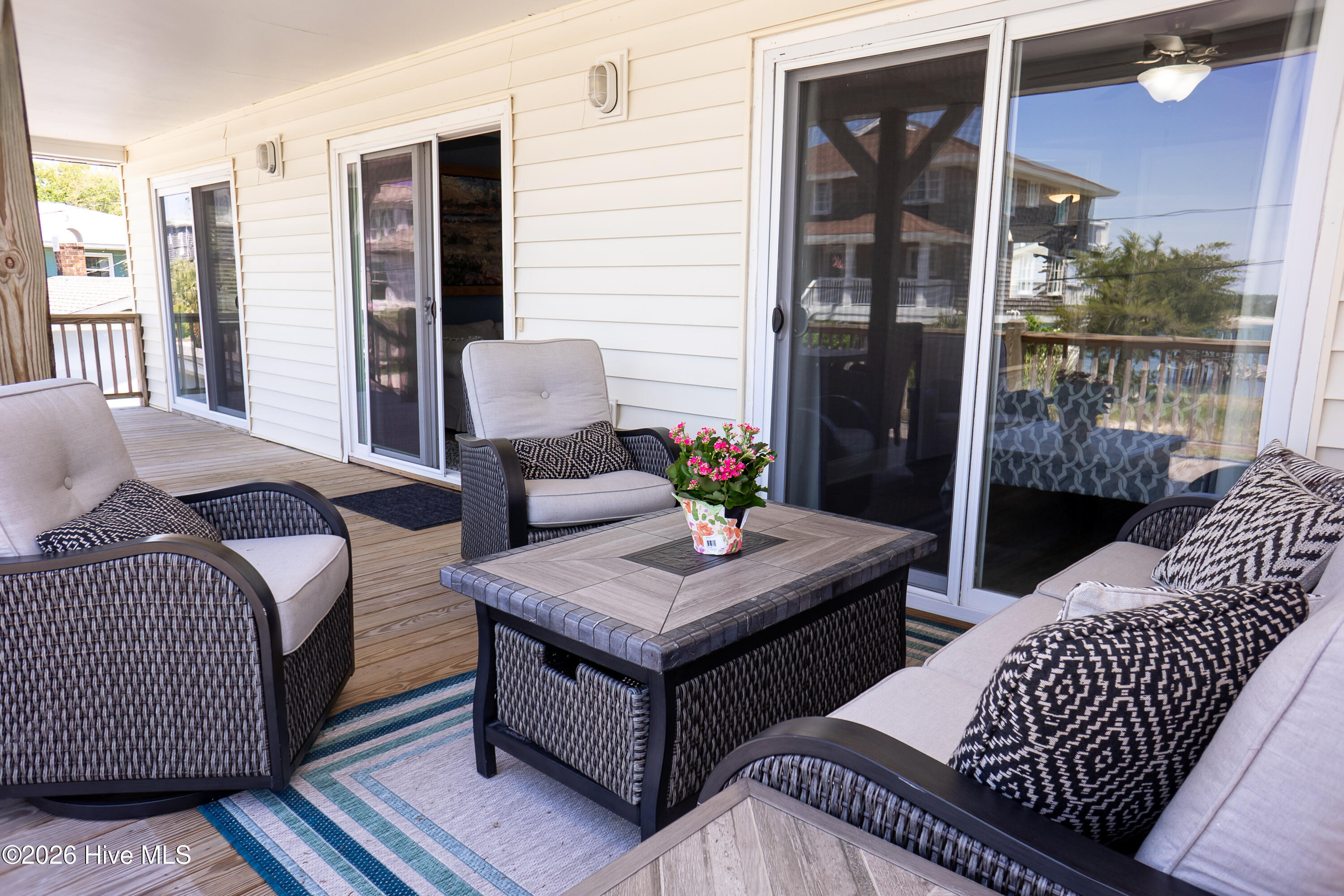 100553135 | Photo 21