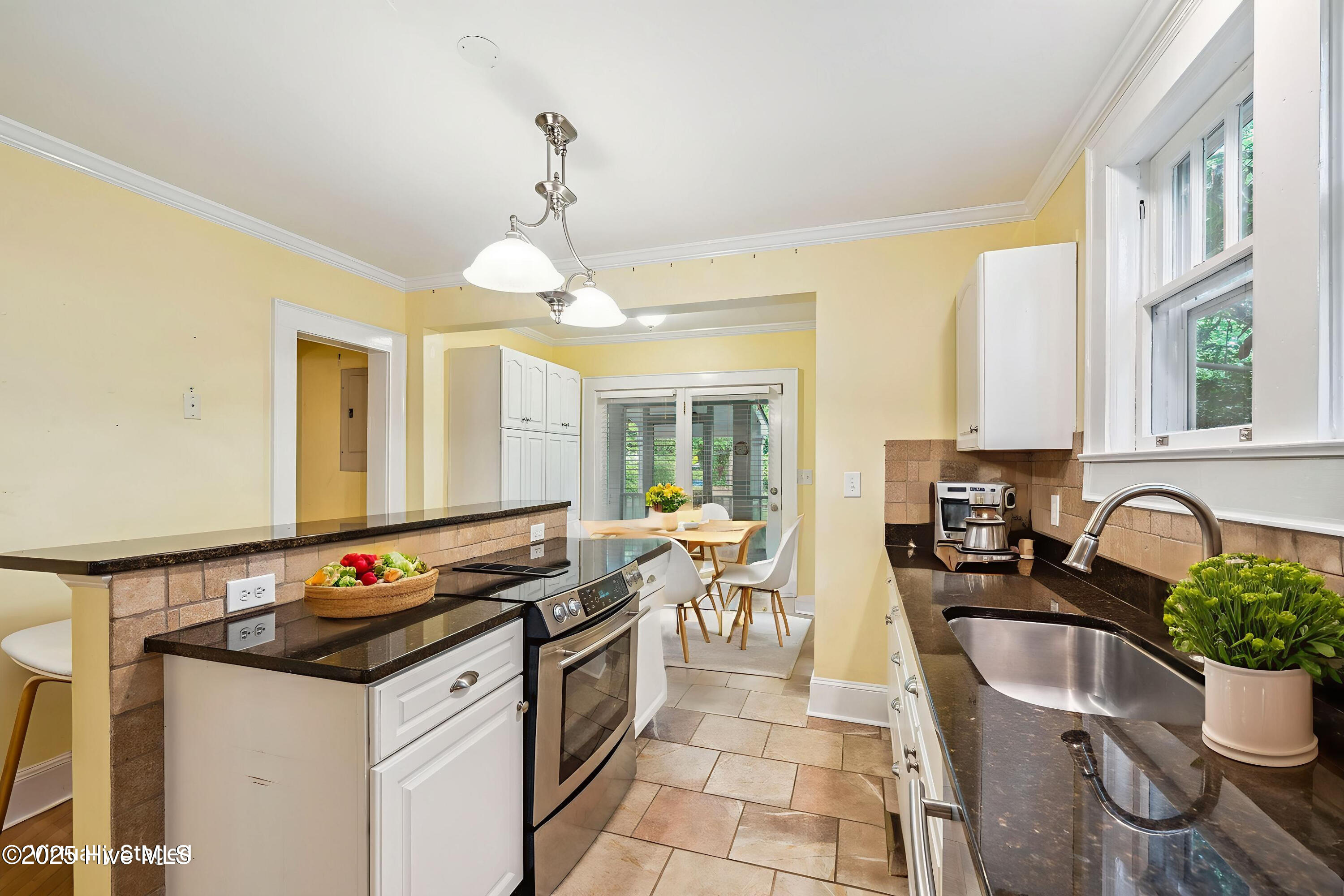 217 N 18th Street, Wilmington, NC 28405 – photo 11: 217N18thSt-85 - Kitchen - Scandinavian -
