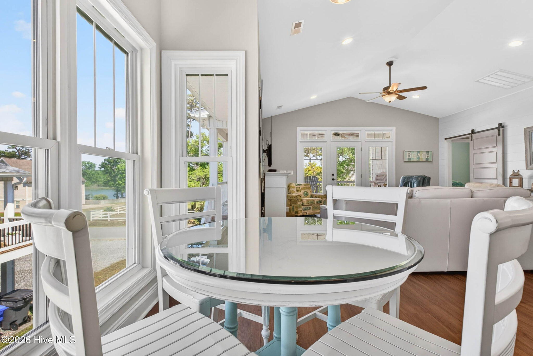 100568136 | Photo 13