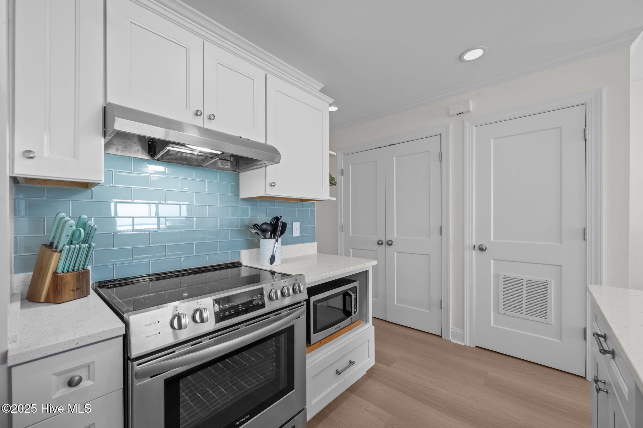 100520970 | Photo 18