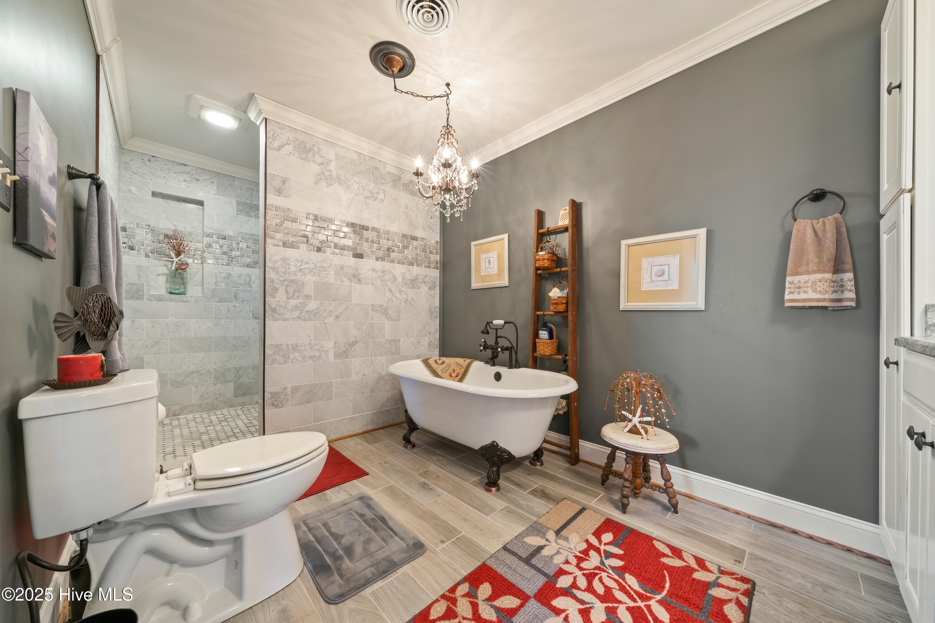 100557788 | Photo 70