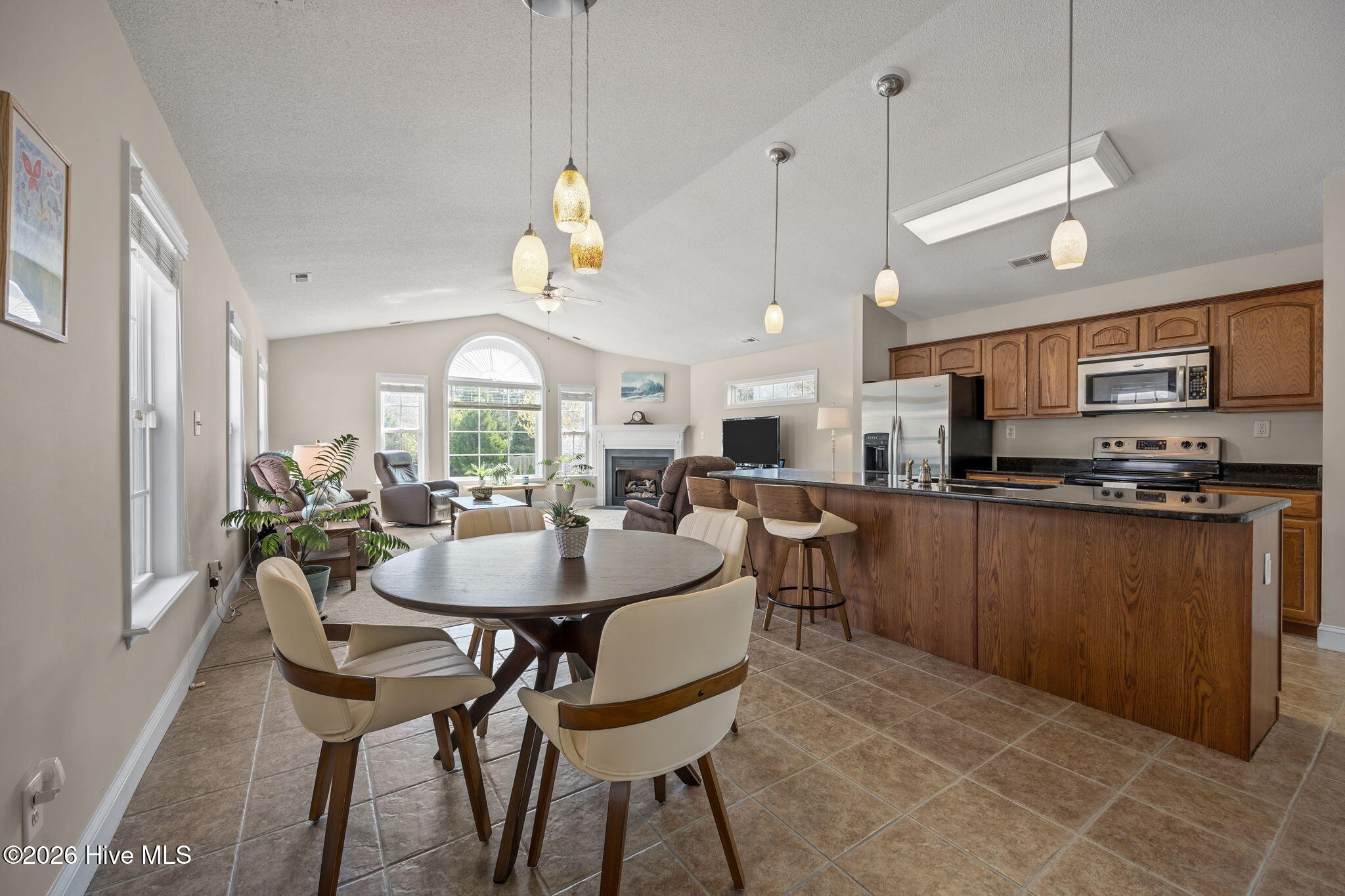 100570536 | Photo 32