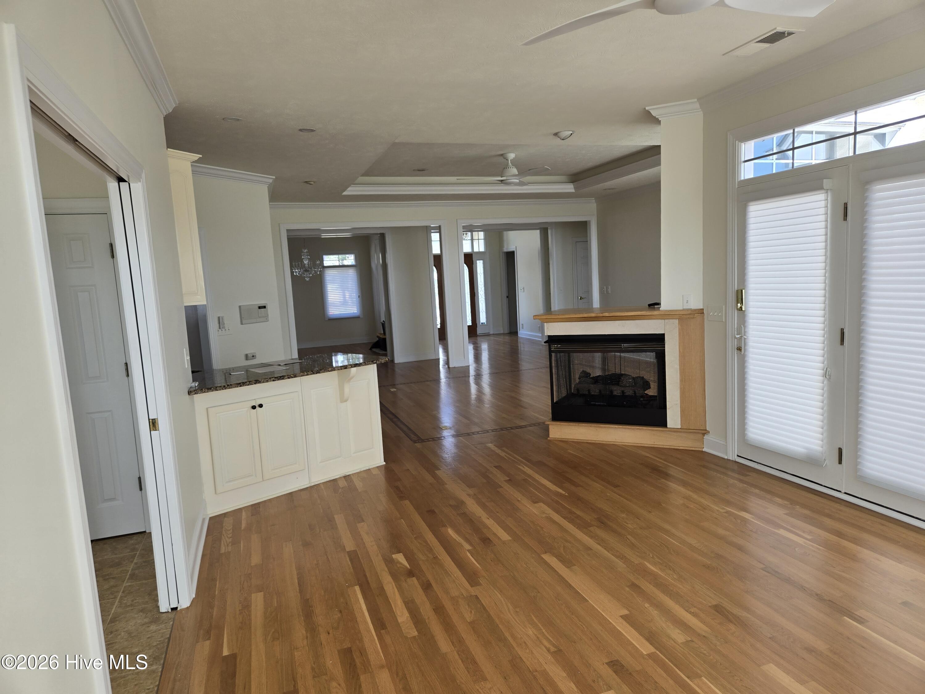 100545211 | Photo 23