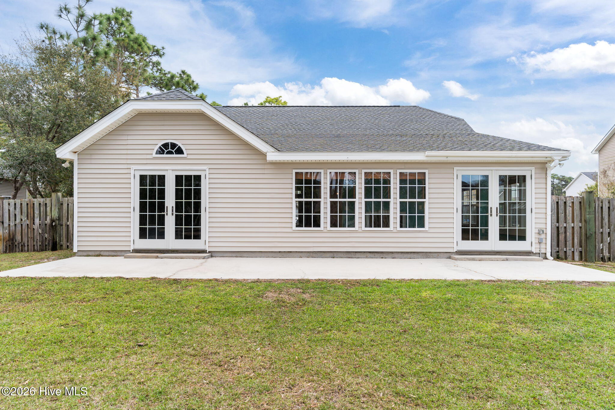 100563070 | Photo 41