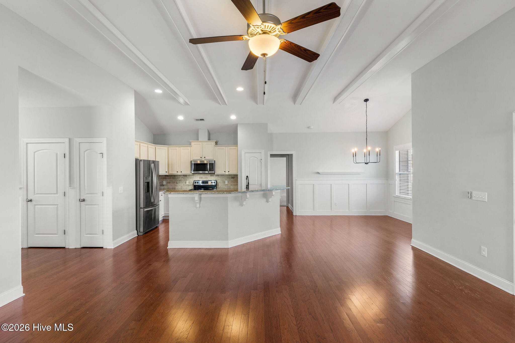 100554608 | Photo 14