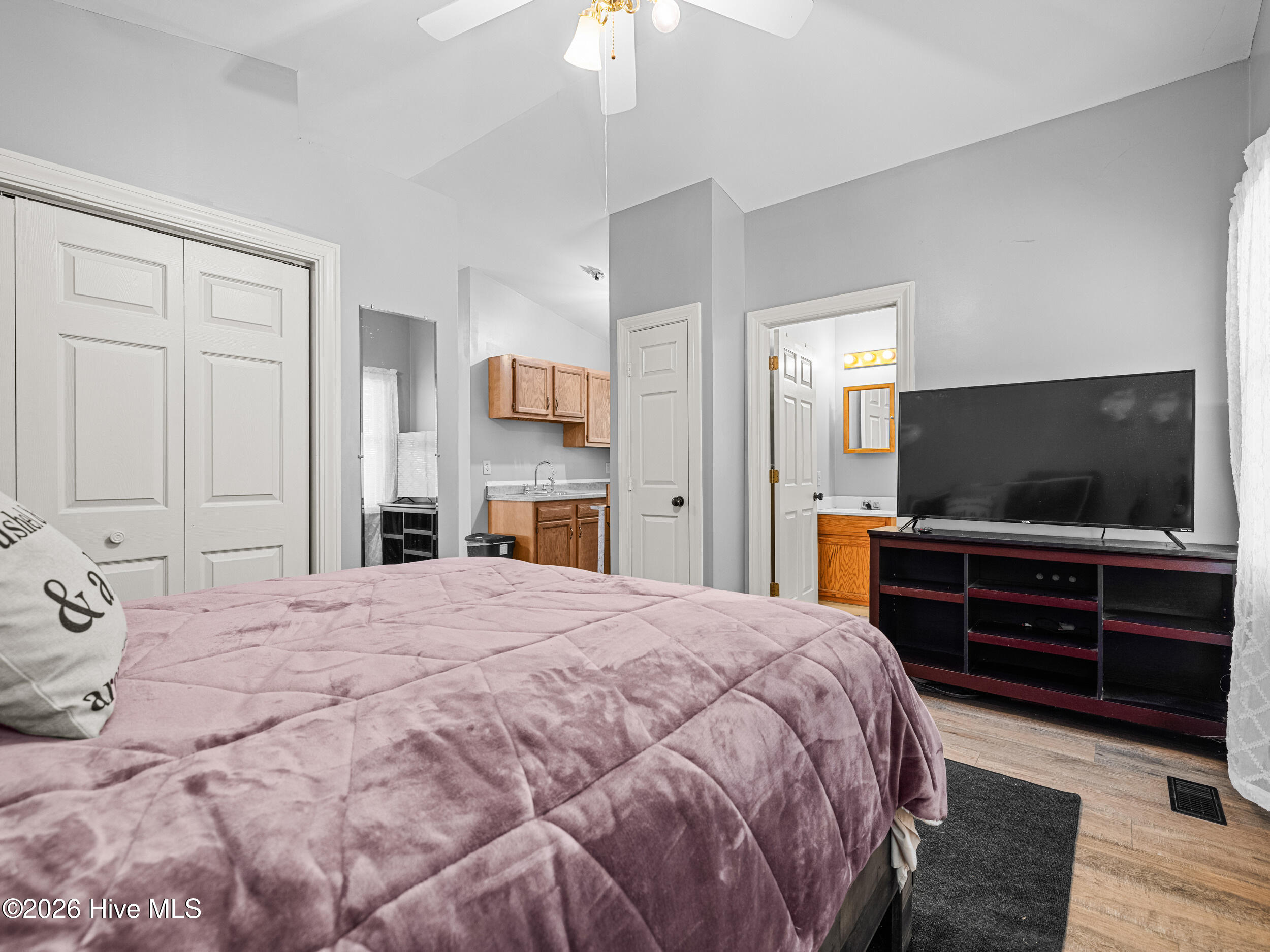 100570486 | Photo 62