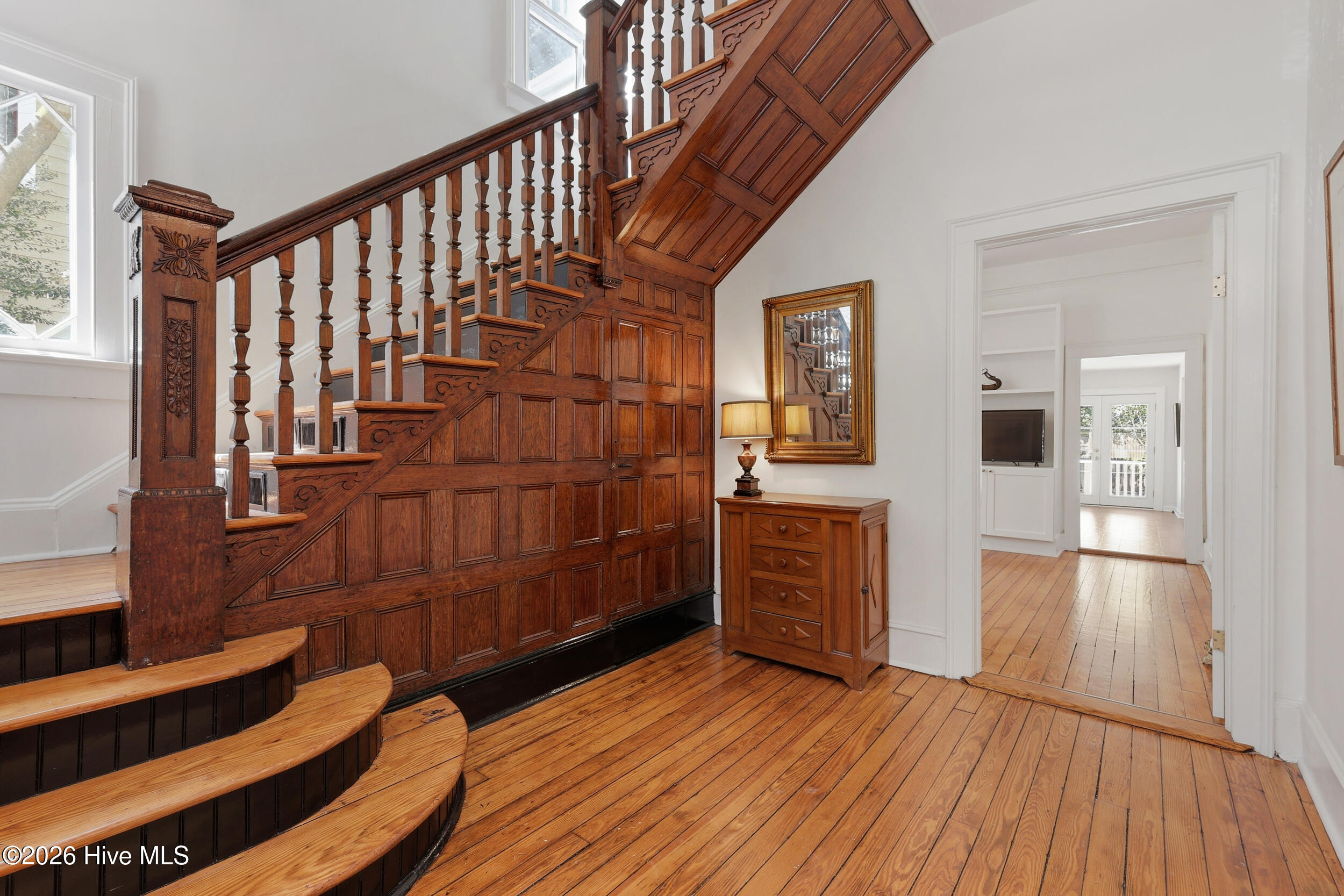 100561300 | Photo 10