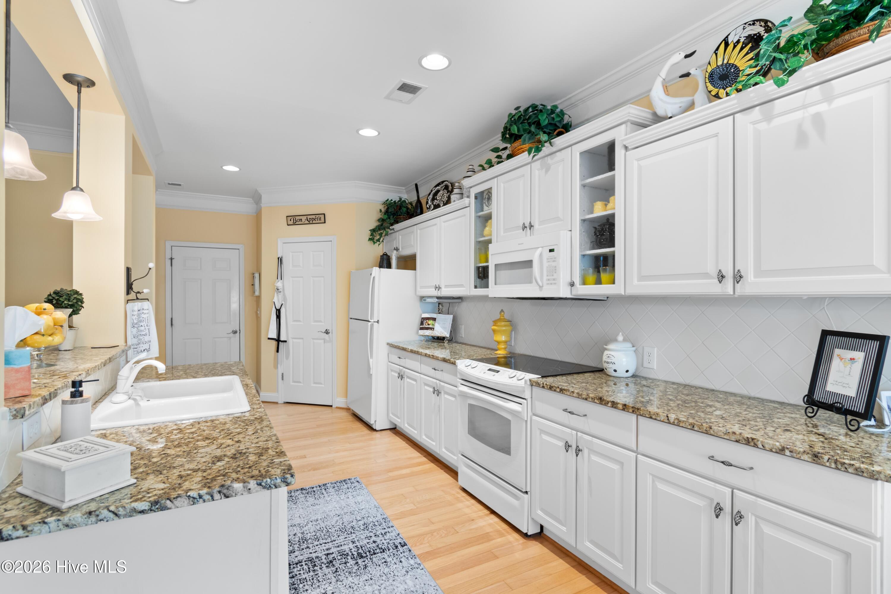 100540219 | Photo 13