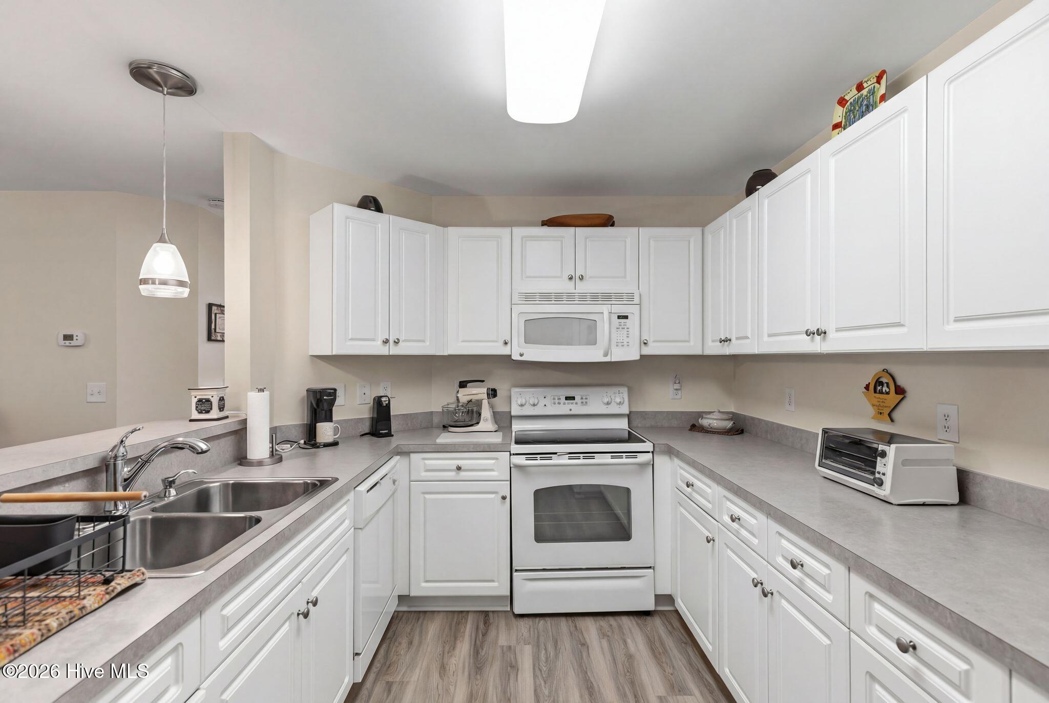 100557831 | Photo 15