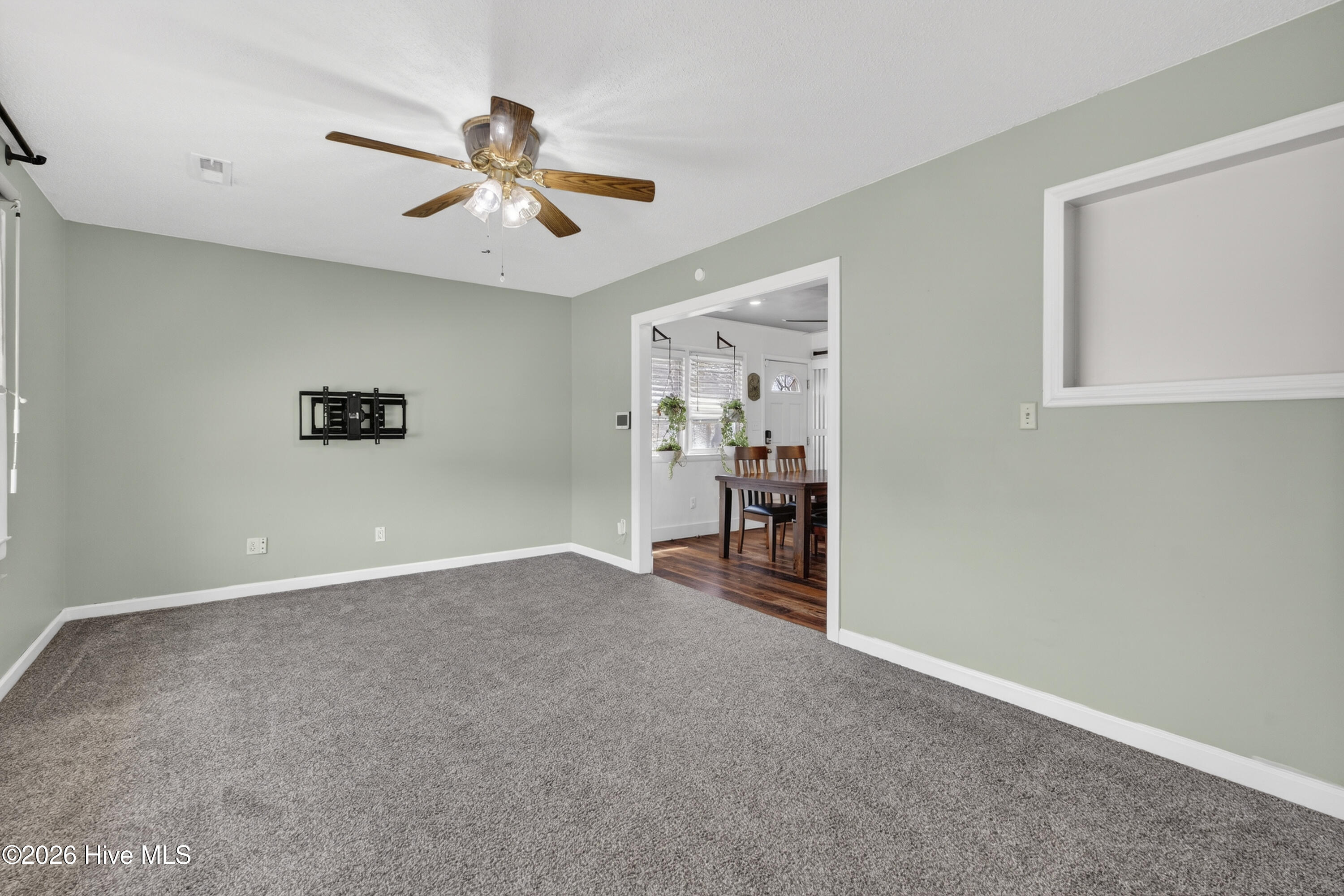 100558710 | Photo 10