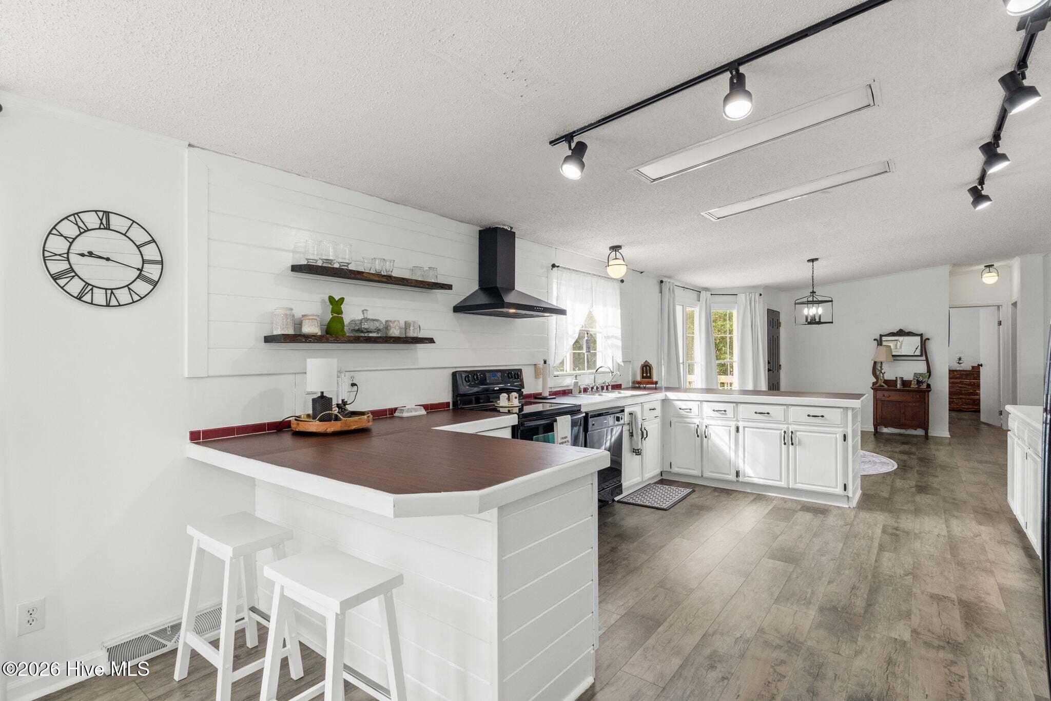 100562957 | Photo 18